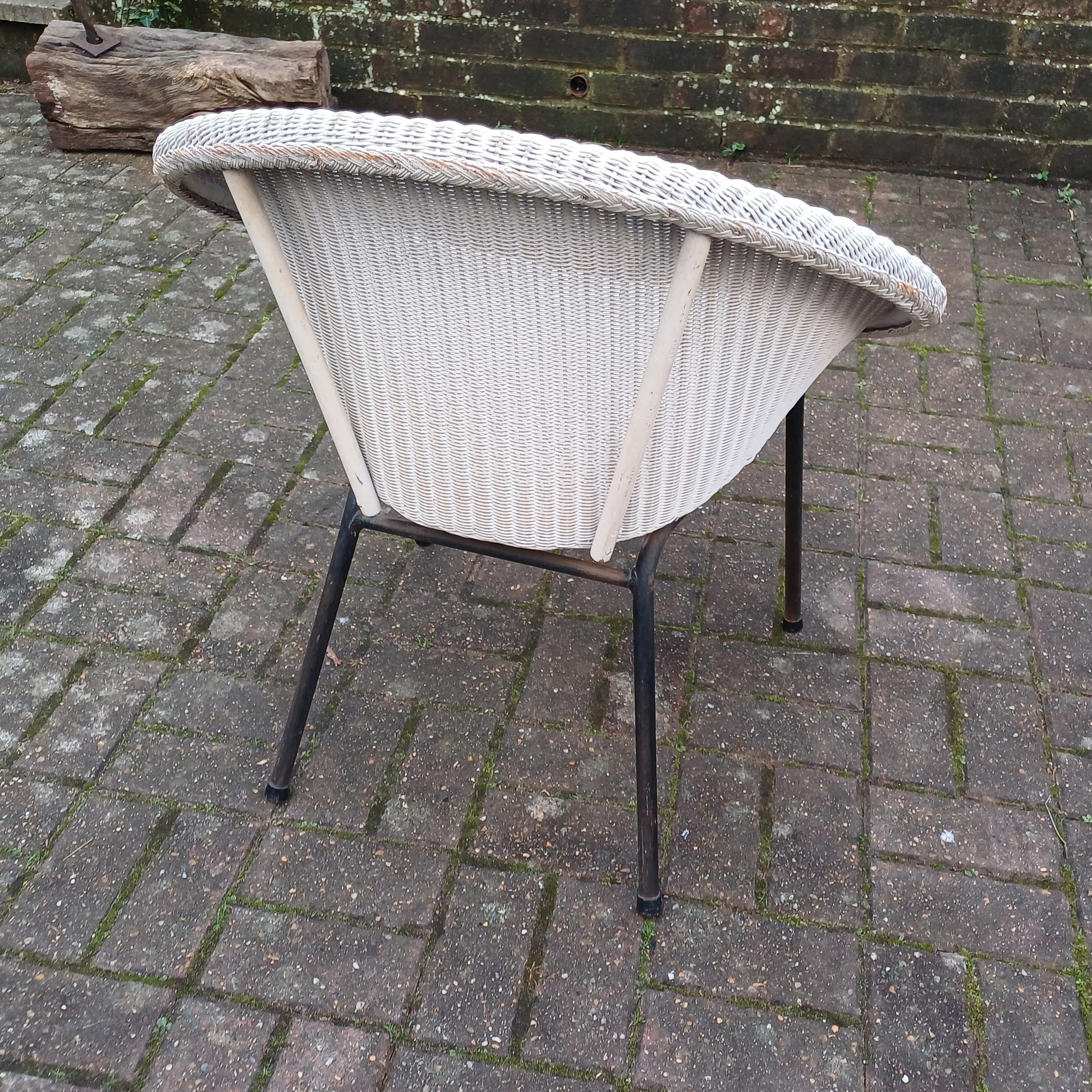 Lloyd Loom Mid Century White Wicker Cocktail Basket Weave Chair, on black metal legs, labelled