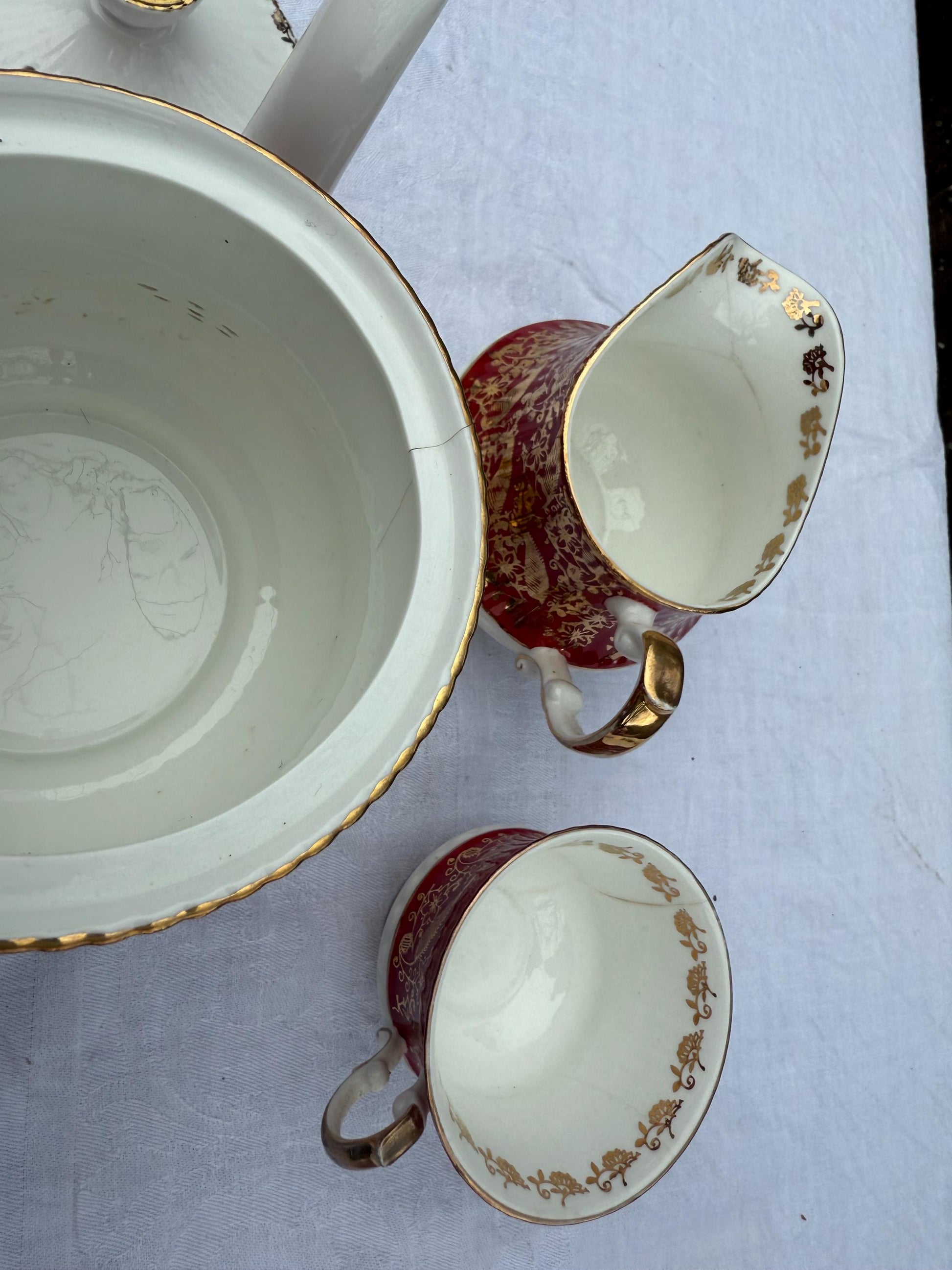 Vintage Elizabethan Sovereign Fine Bone China Part Dinner Service - 1980s - red and gold, 48 pieces