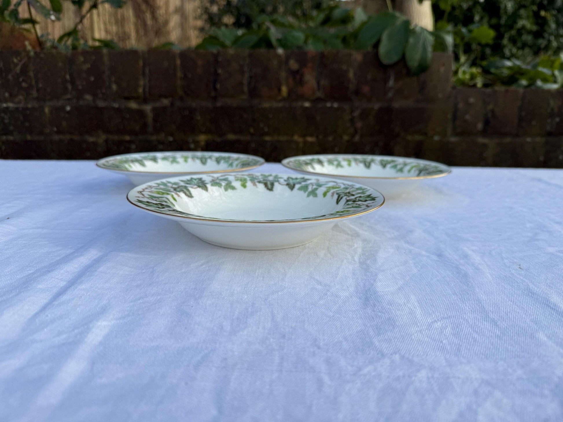 Part dinner service by Wedgwood Santa Clara mid century - Green Ivy pattern, 16 piece set incl dinner side plates, dessert soup bowls jug