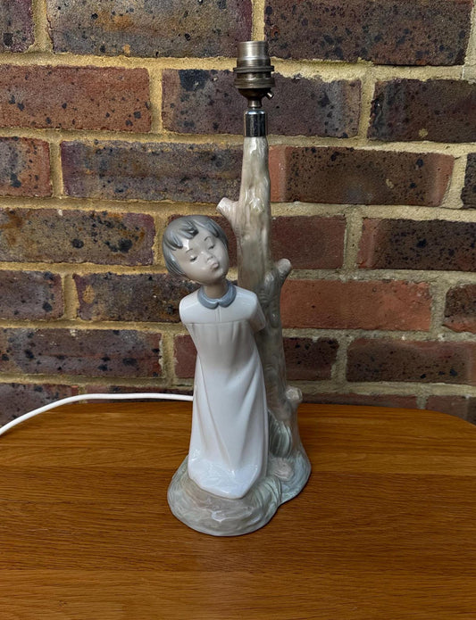 lladro zaphir porcelain vintage table lamp of young child. Kiss me Goodnight. Perfect for a bedroom, nursery, childs room. working and pat tested. retro 1970s