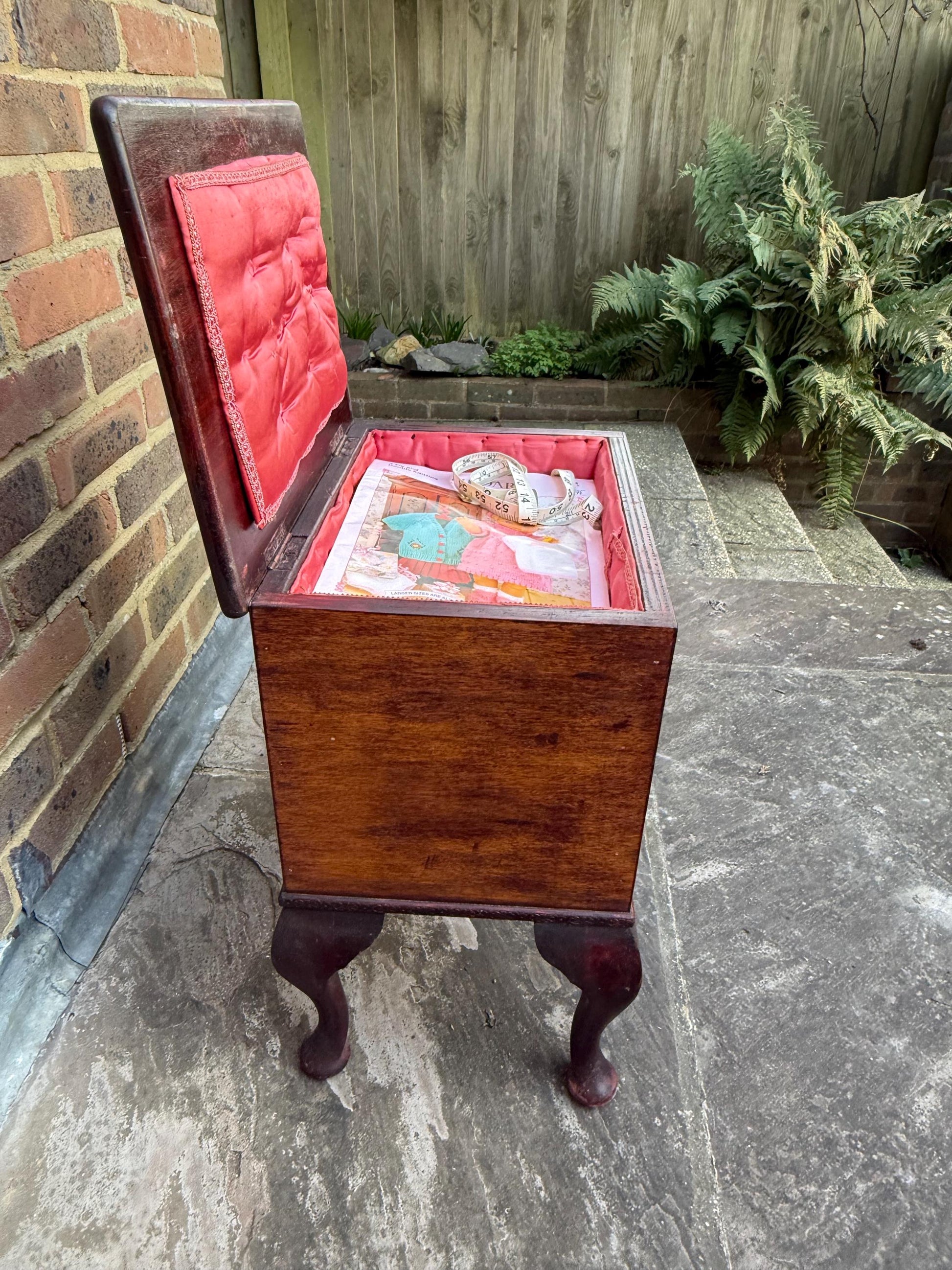 Mid Century Superb Quality Vintage Workbox. Sewing paraphernalia