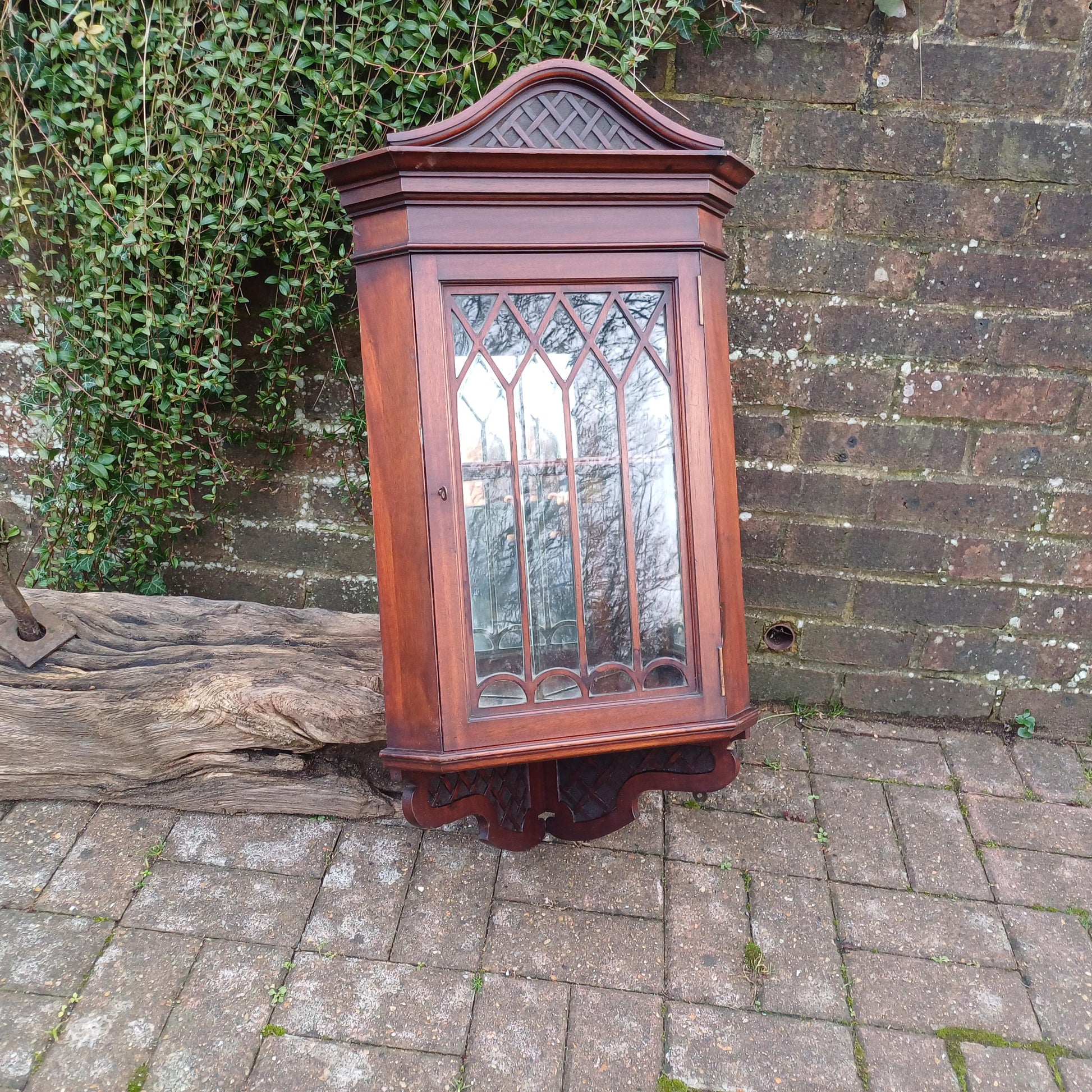 Superb Vintage Mahogany Mirror Back Corner Cupboard Exceptional Quality FREE HAND Delivery Very Heavy