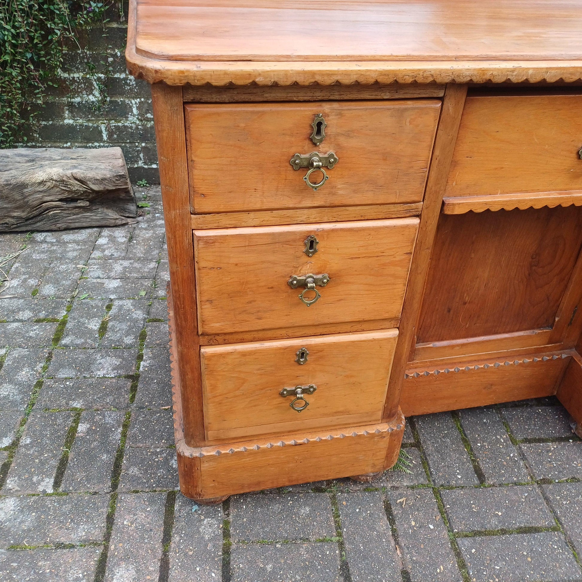 Superb Vintage Victorian Stripped Pine Sideboard or Chest of Drawers FREE HAND Delivery