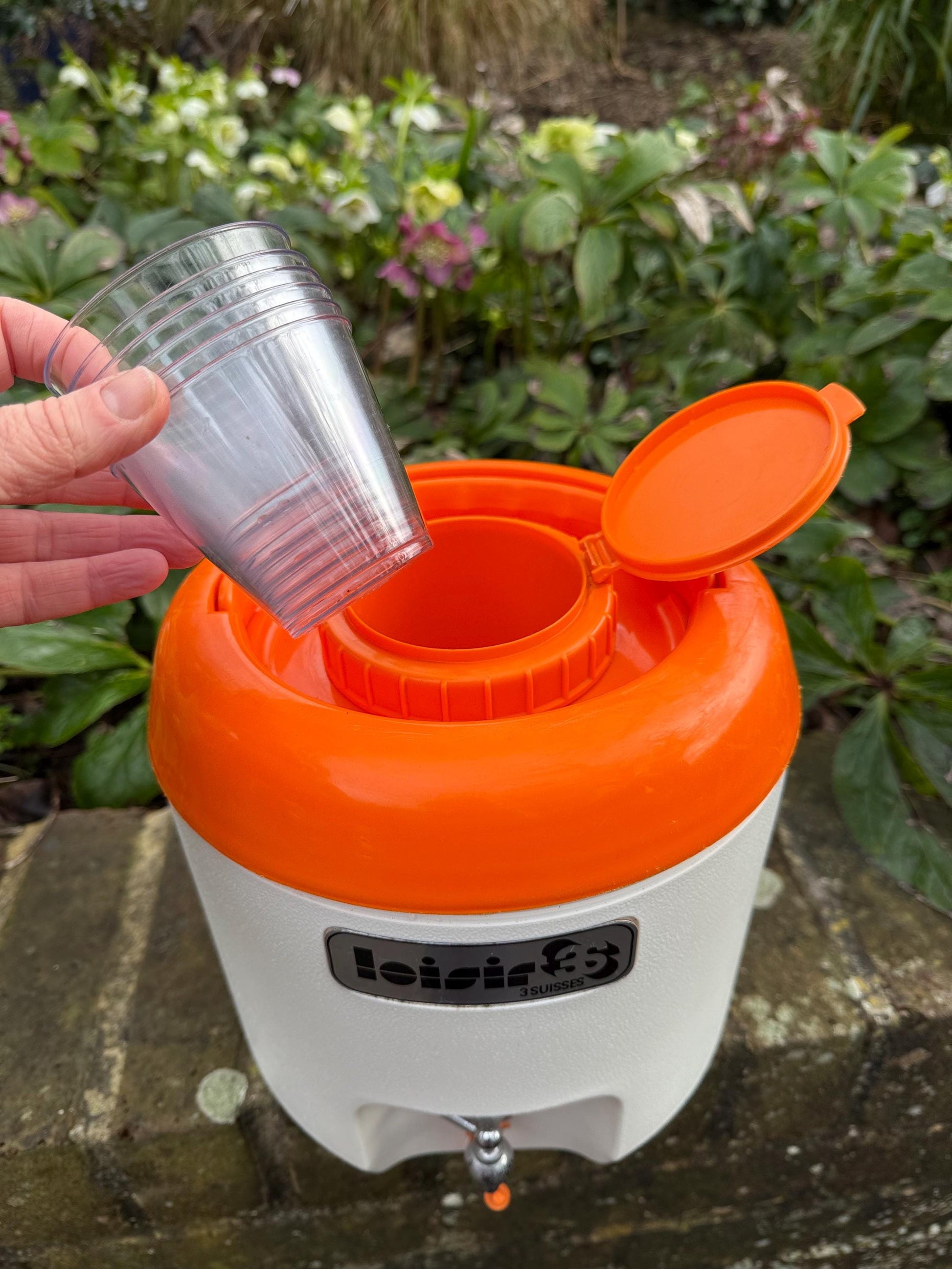 Original vintage drinks cooler - Loisir 3 Suisses retro vintage 1970s cooler with original 6 cups. Excellent working condition