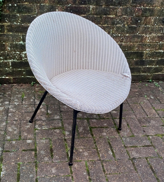 original lloyd loom chair. white wicker on black metal legs. Authentic vintage wicker chair, cocktail basket weave chair