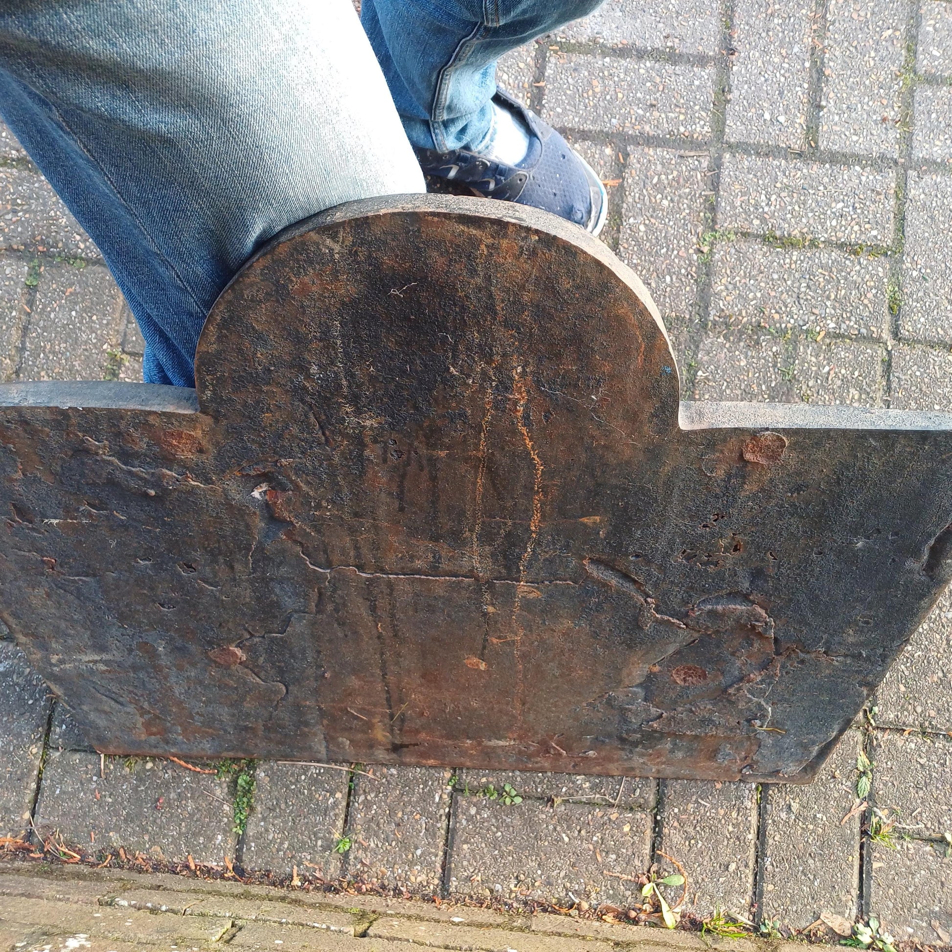 Huge Breathtaking 53 kg Solid Iron Fire Back Historical Aesthetics 'God and my Right' 17th or 18th Century