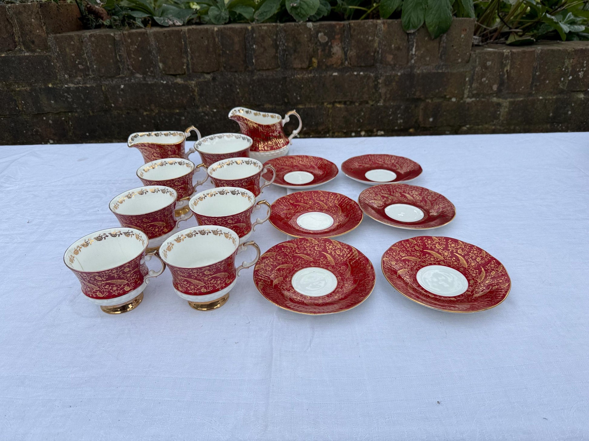 Vintage Elizabethan Sovereign Fine Bone China Part Dinner Service - 1980s - red and gold, 48 pieces