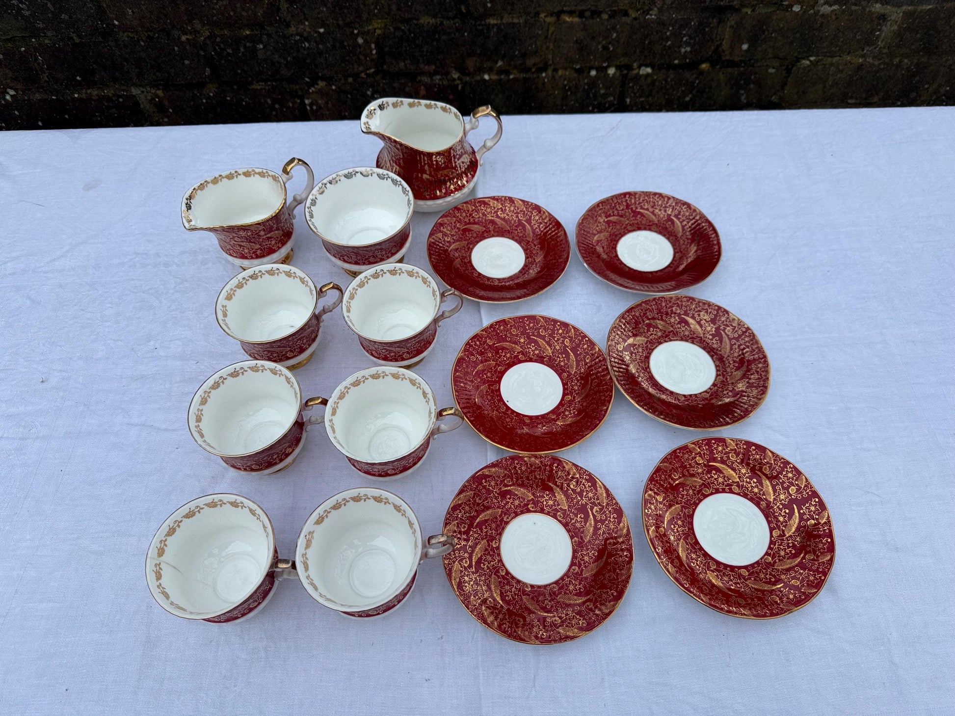 Vintage Elizabethan Sovereign Fine Bone China Part Dinner Service - 1980s - red and gold, 48 pieces