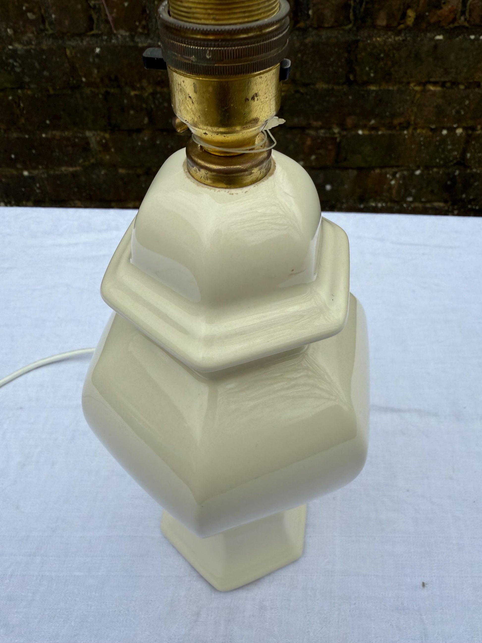 Vintage retro Ceramic Ginger Jar Cream Ceramic Table Lamp - PAT tested, working