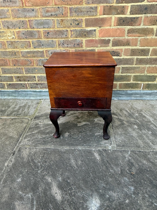 Mid Century Superb Quality Vintage Workbox. Sewing paraphernalia