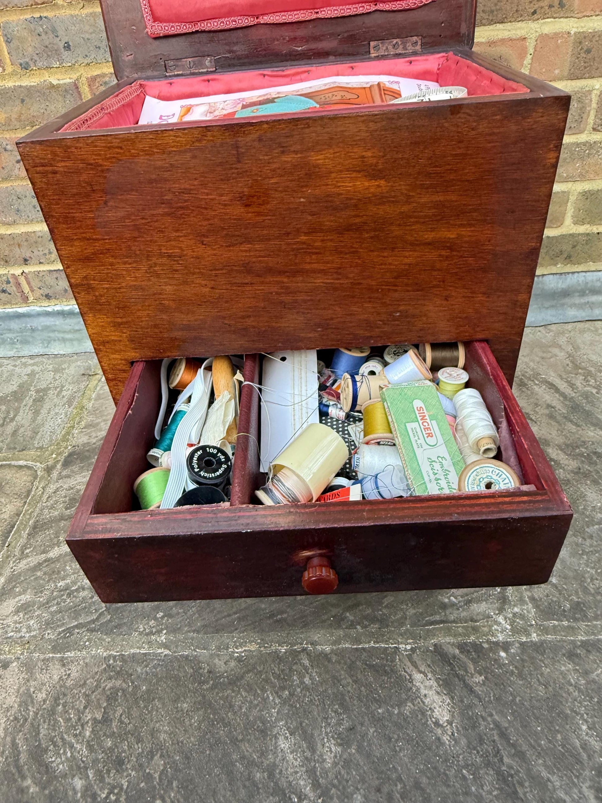 Mid Century Superb Quality Vintage Workbox. Sewing paraphernalia