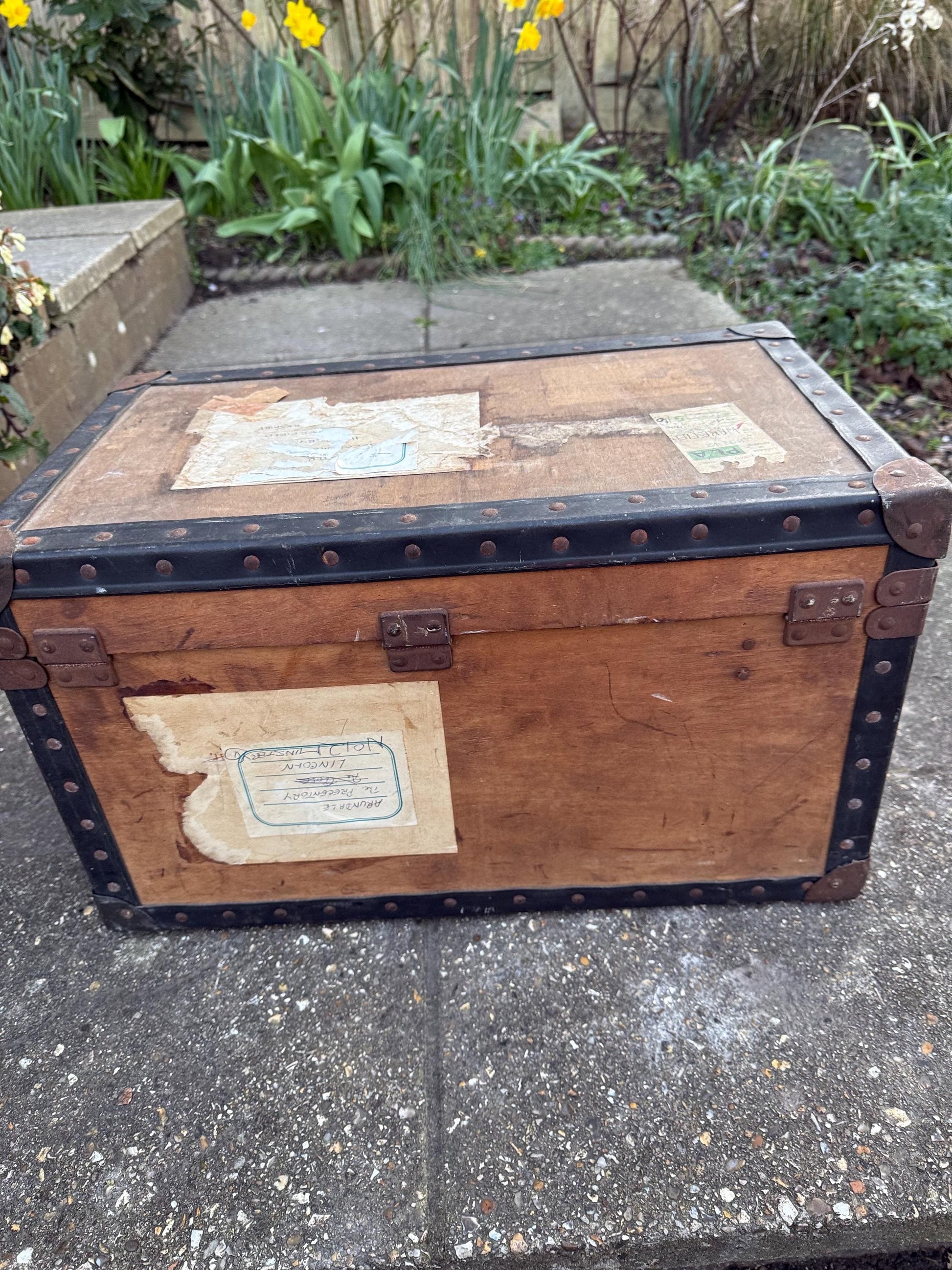 Early 1900s small storage chest, treasure chest, vintage storage box, toy box, tuck box, vintage trunk coffee table (50cm x 30cm x 29cm)