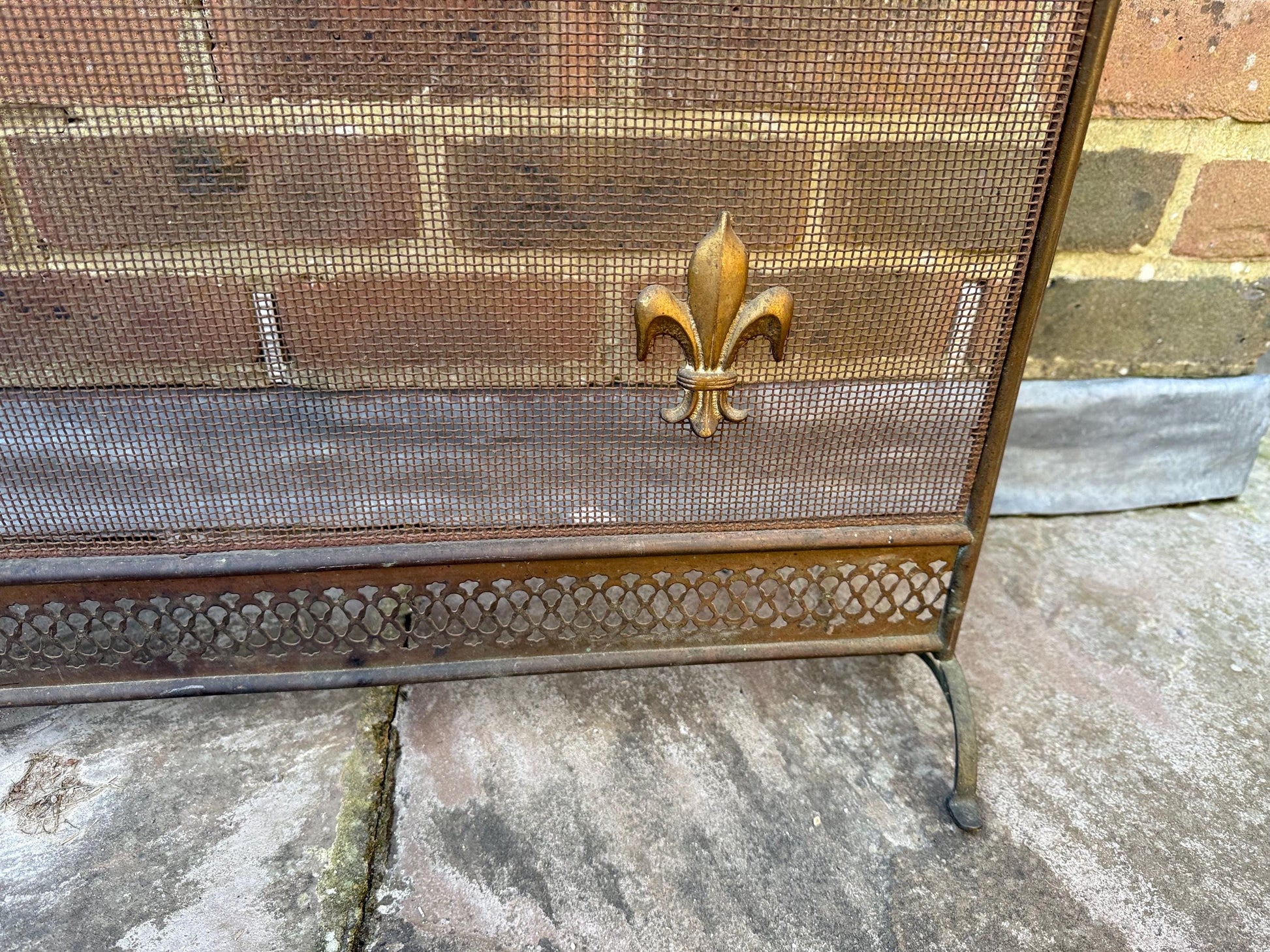 1960s Retro Metal Fire Screen, Vintage Spark Guard, Vintage fire guard, firescreen, sparkguard - metal with fleur de lis