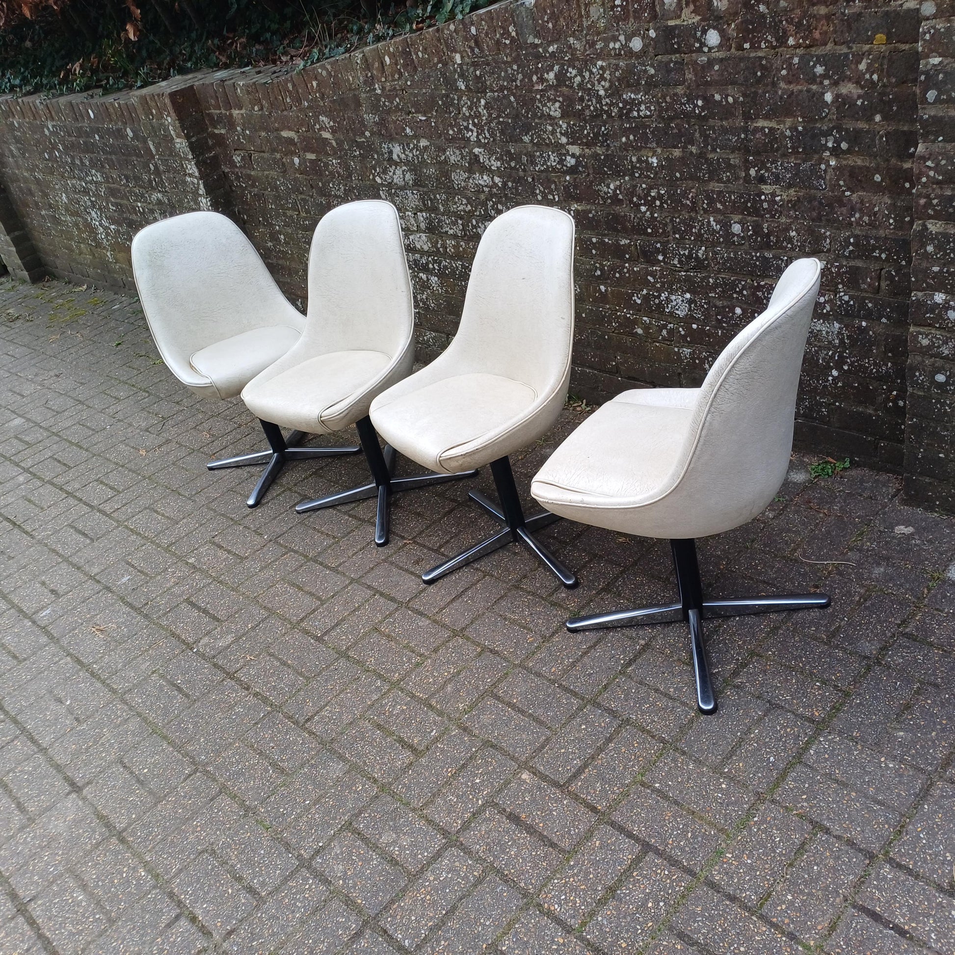 Set of 4 Vintage Retro Centa 70s Chrome Plastic and Vinyl Dining Chairs FREE HAMD Delivery