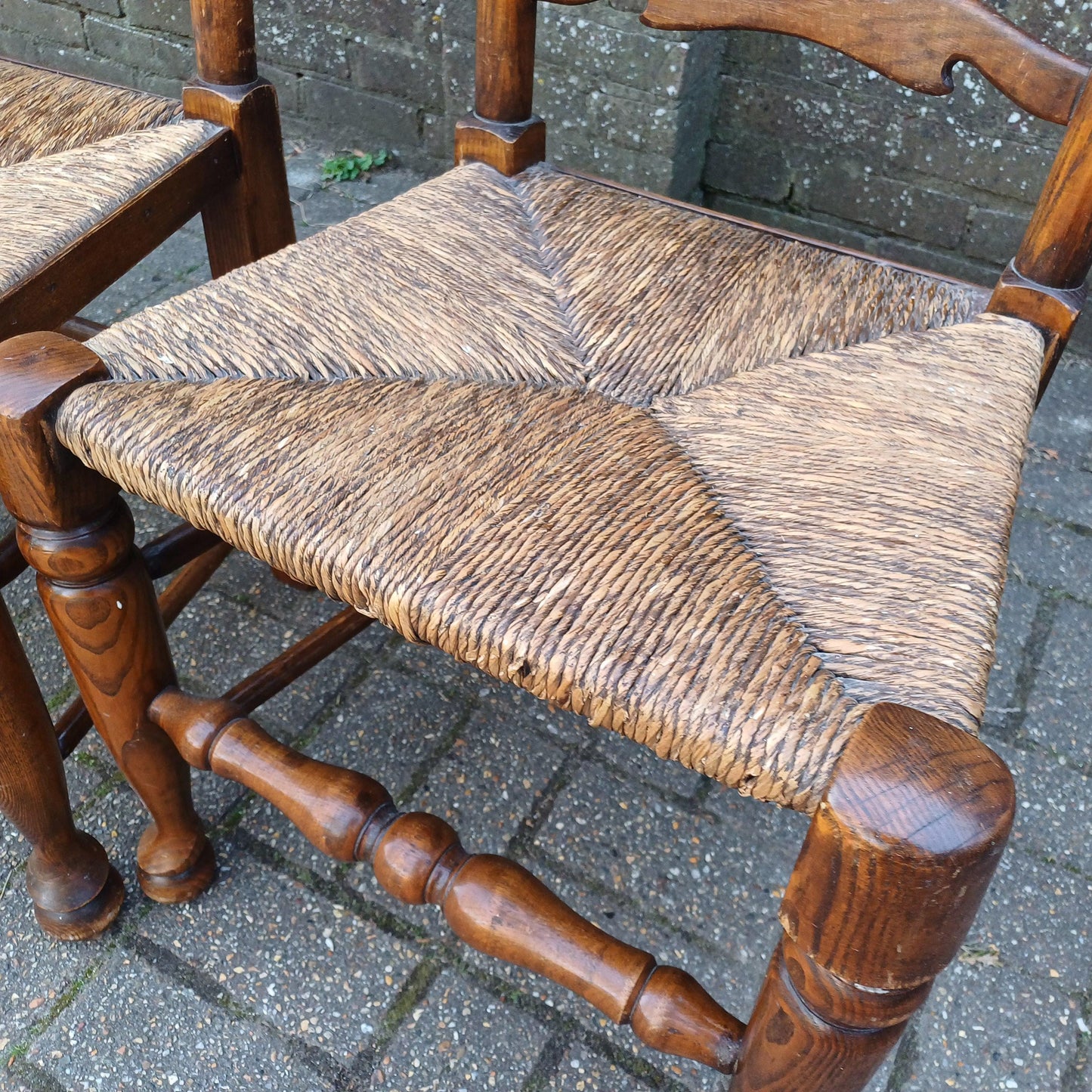 Set of 4 Vintage Elm Ladder Back Rush Seated Chairs Country Farmhouse Style FREE HAND Delivery