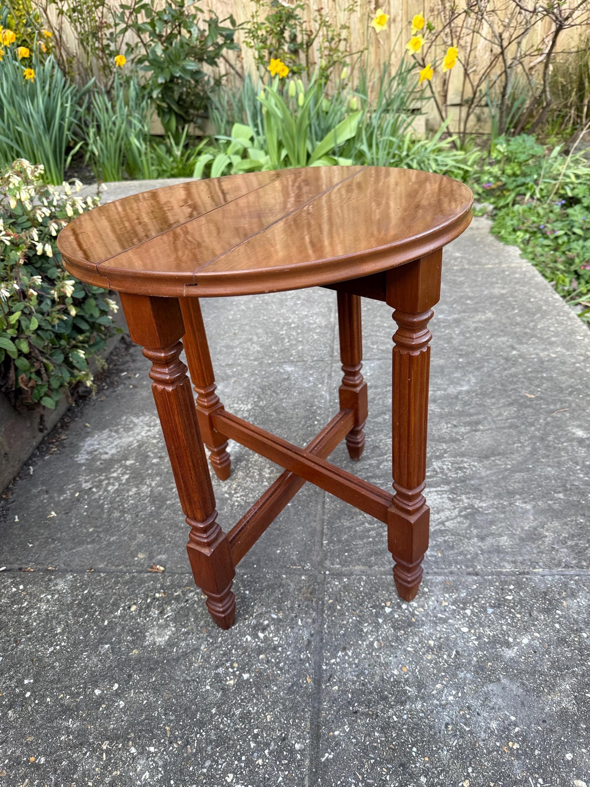 Classic vintage fold up wooden table, end table, coffee table, plant stand - 1980s