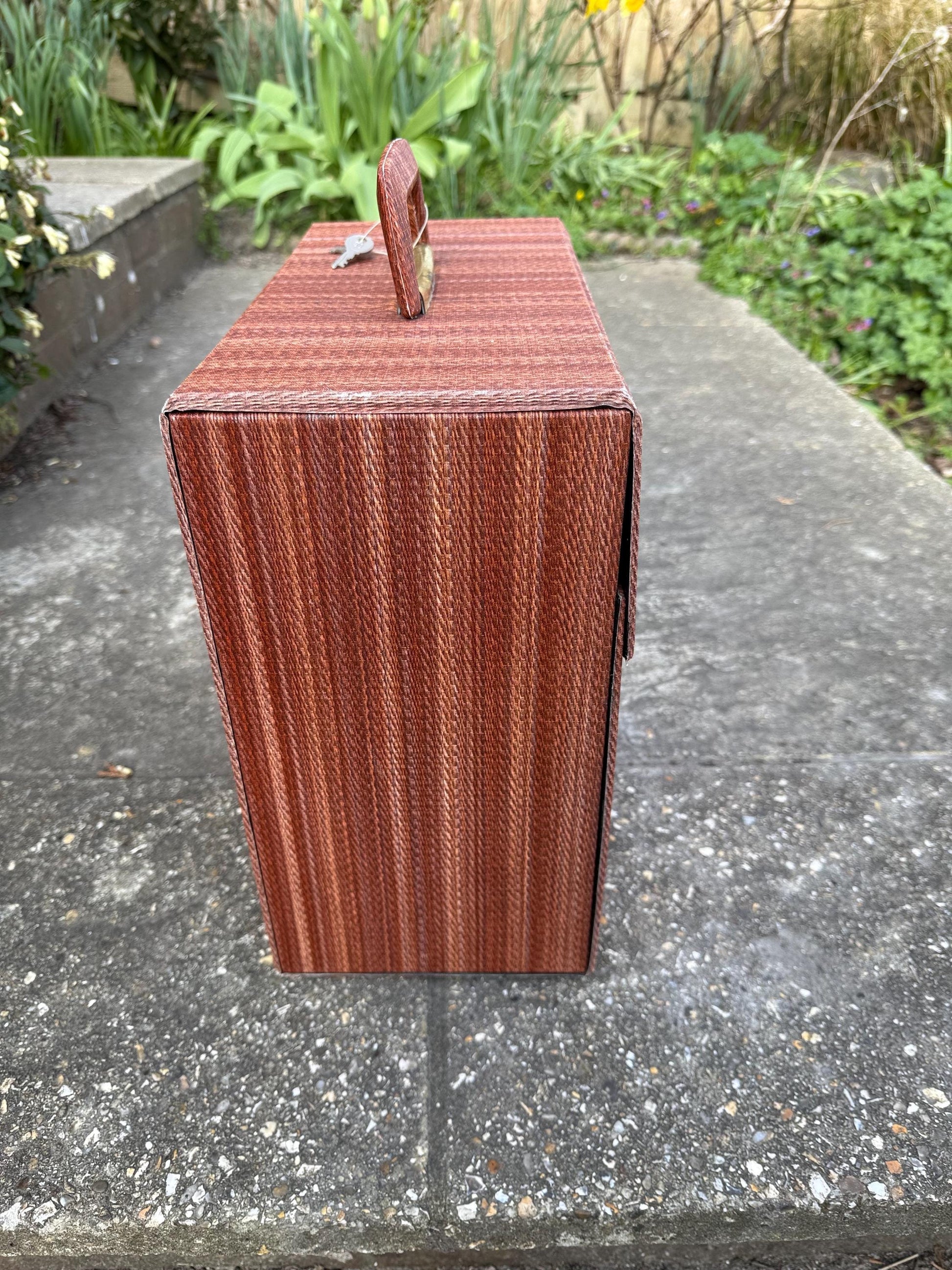 Authentic Retro Vinyl LP Record Storage Case, LP Storage Box, lockable with keys - faux material plastic case - 1960s 1970s vintage cast