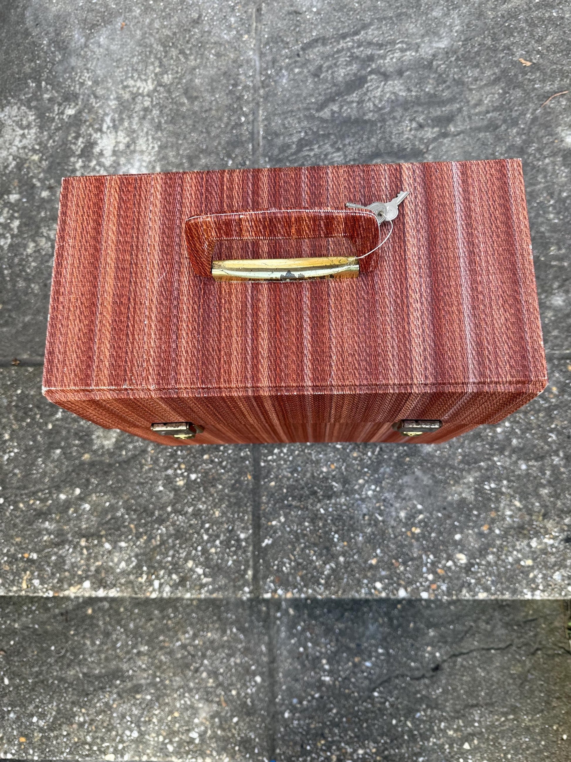 Authentic Retro Vinyl LP Record Storage Case, LP Storage Box, lockable with keys - faux material plastic case - 1960s 1970s vintage cast