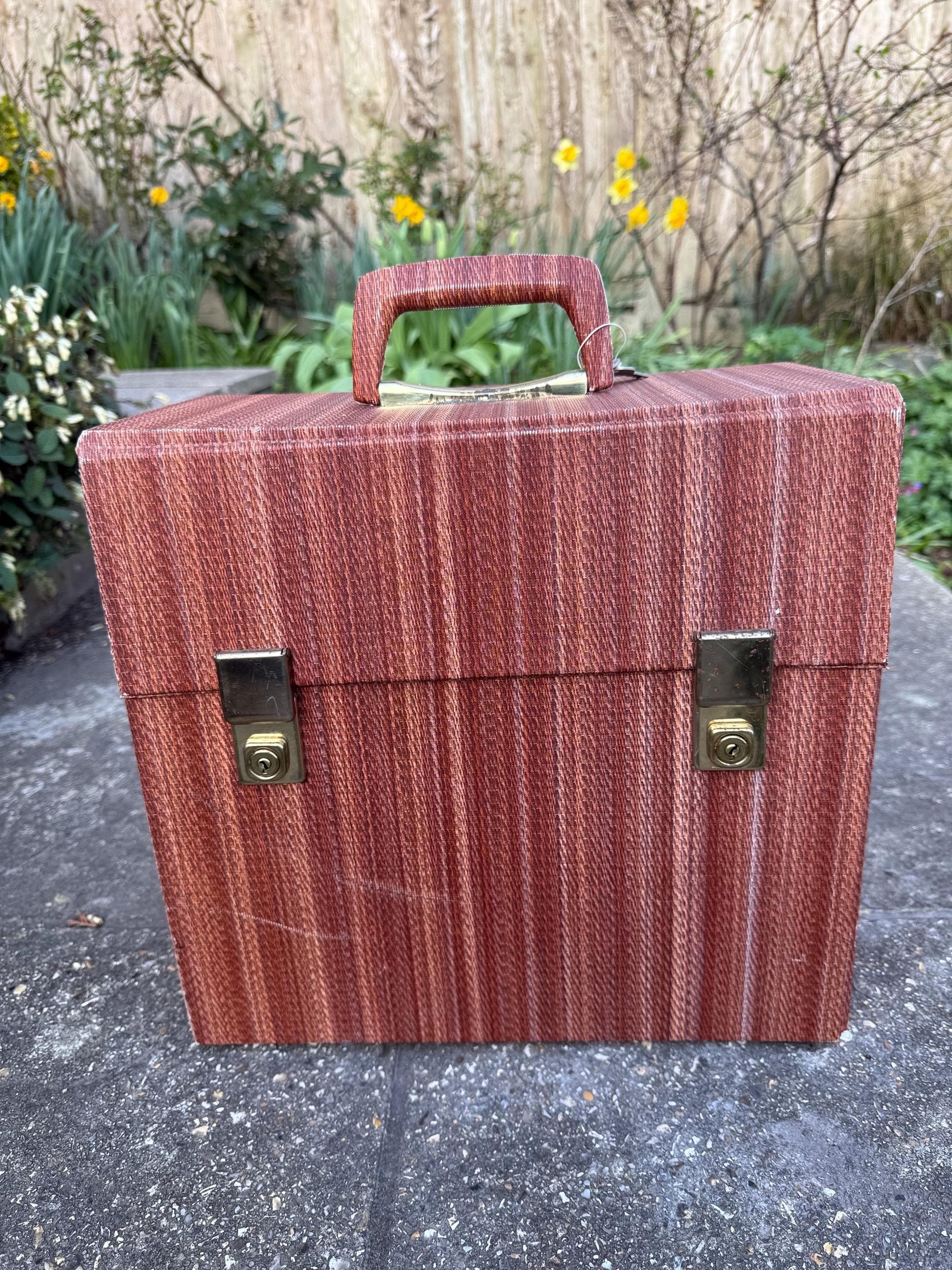 Authentic Retro Vinyl LP Record Storage Case, LP Storage Box, lockable with keys - faux material plastic case - 1960s 1970s vintage cast