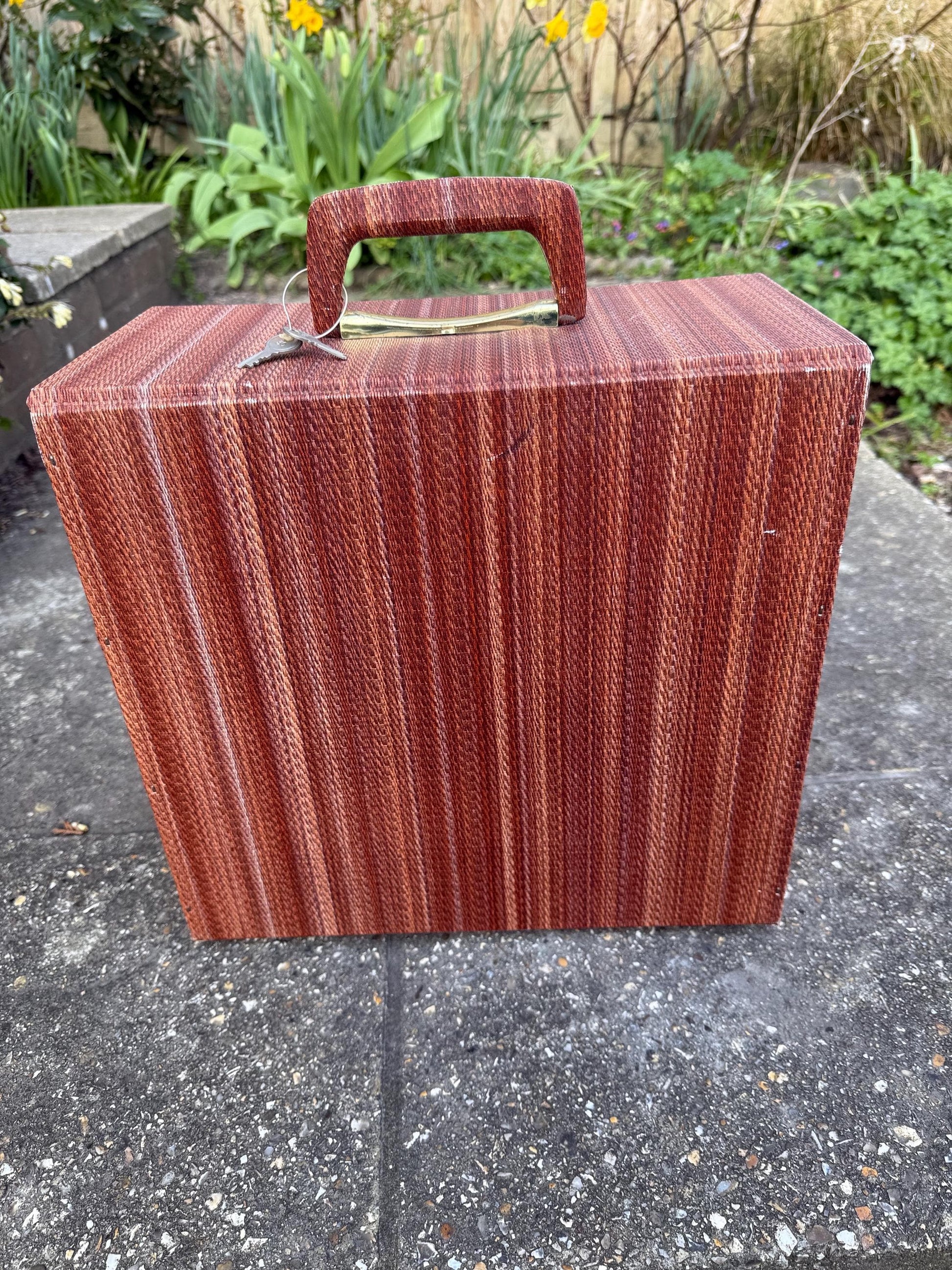 Authentic Retro Vinyl LP Record Storage Case, LP Storage Box, lockable with keys - faux material plastic case - 1960s 1970s vintage cast