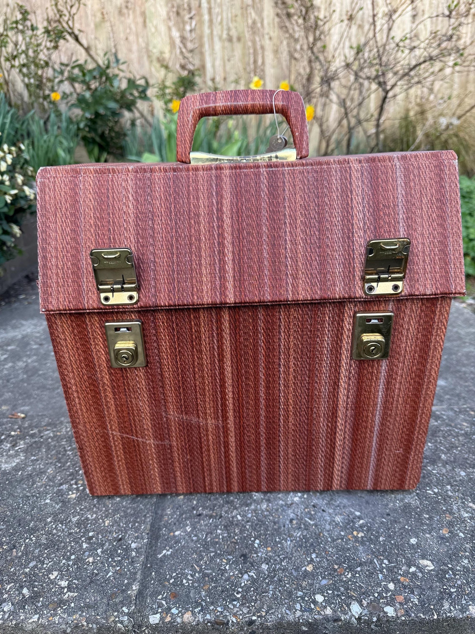 Authentic Retro Vinyl LP Record Storage Case, LP Storage Box, lockable with keys - faux material plastic case - 1960s 1970s vintage cast