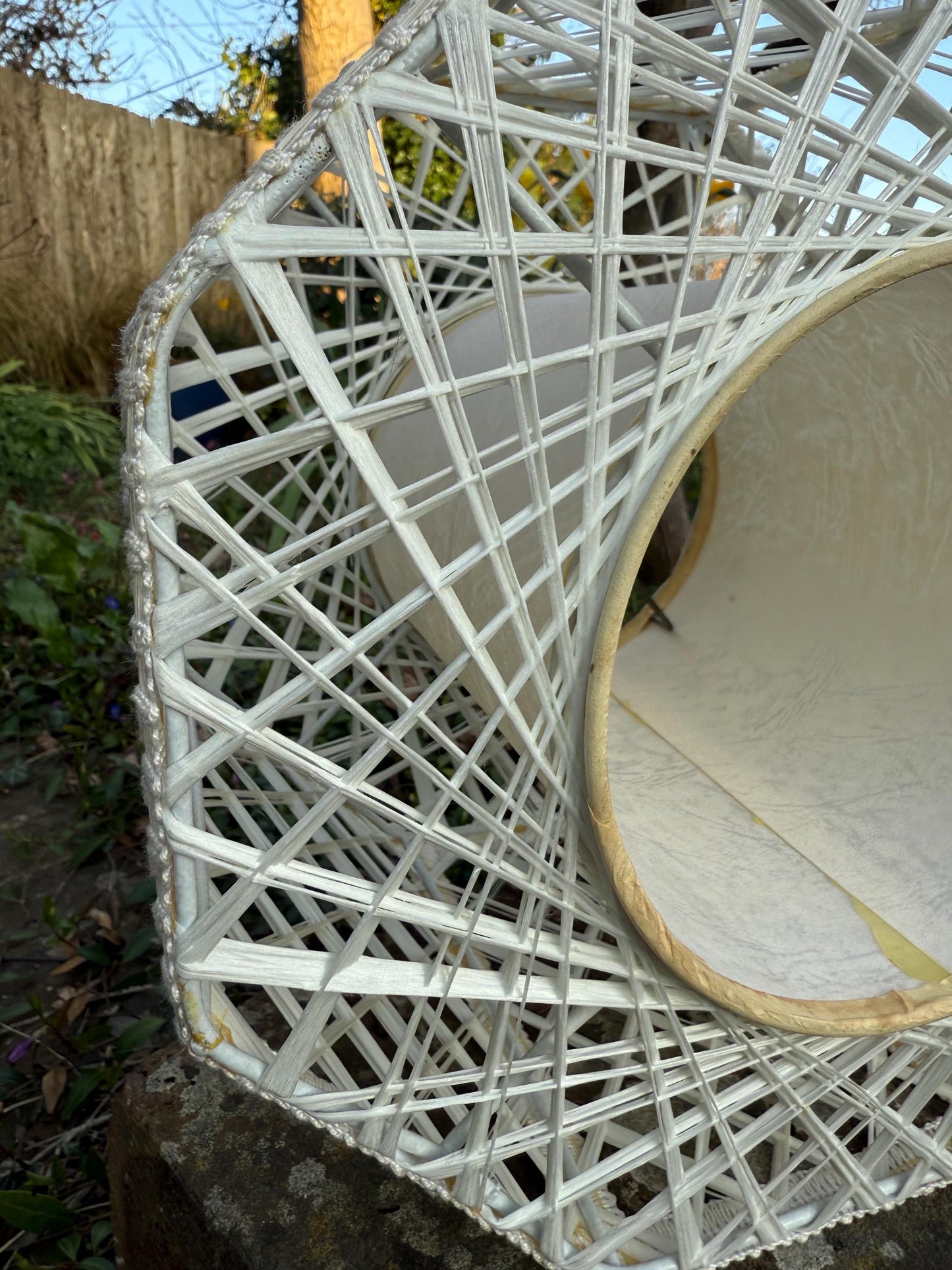 Rare Vintage 1960s woven lattice lamp shade in off white, internal diffuser, geometric form - VGC
