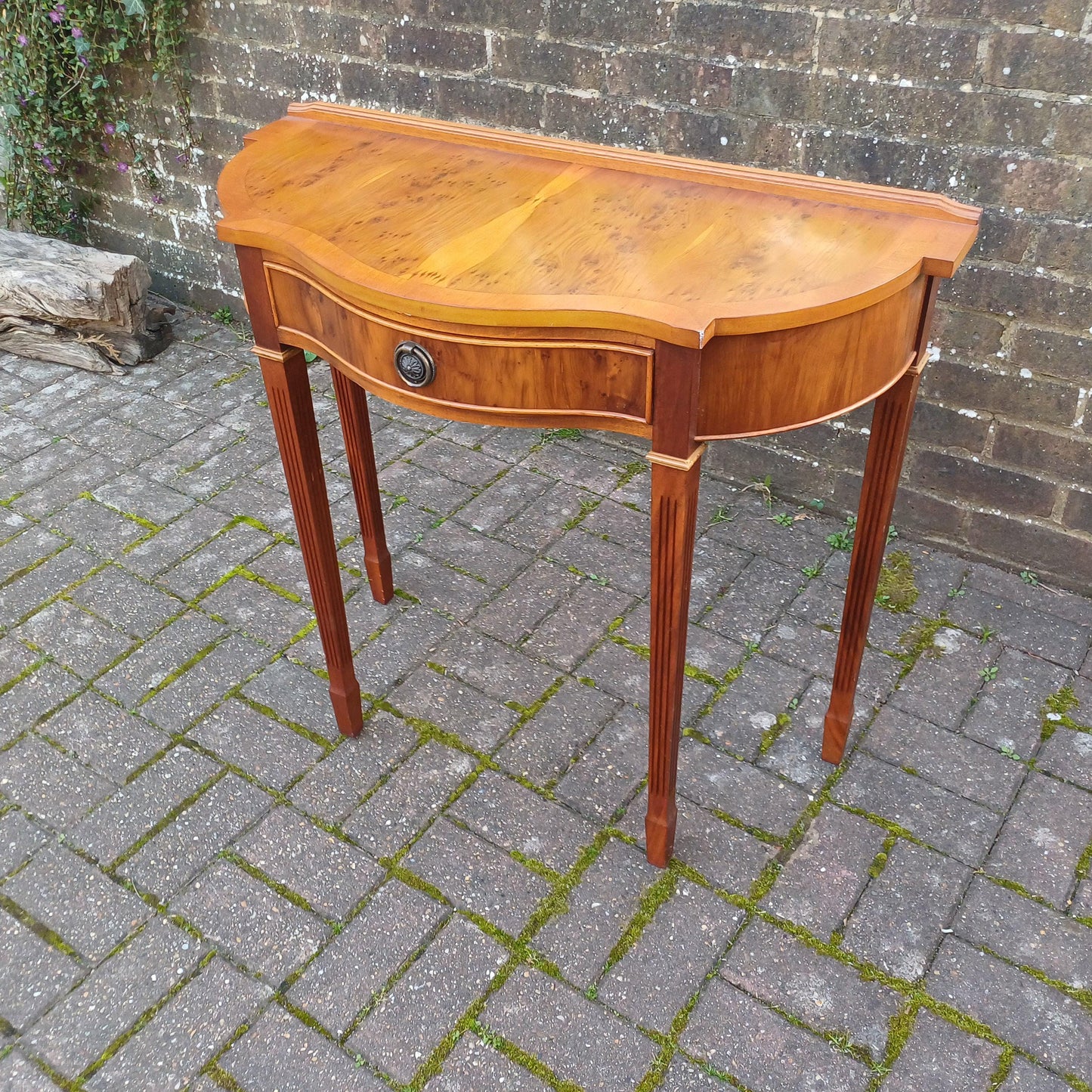 Vintage Burr Yew Wood Bow Front Console Side Dressing Table – Elegant Mid-Late Century Reproduction. FREE HAND Delivery