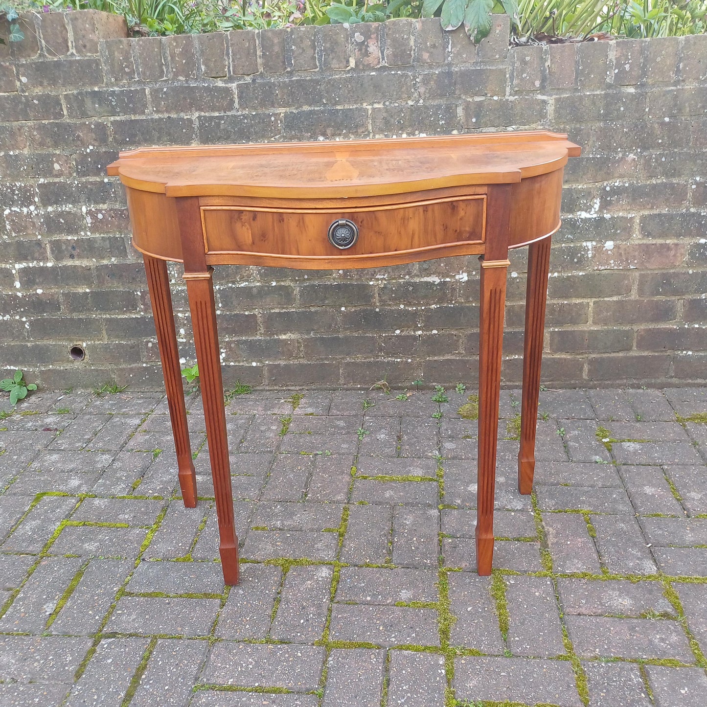Vintage Burr Yew Wood Bow Front Console Side Dressing Table – Elegant Mid-Late Century Reproduction. FREE HAND Delivery