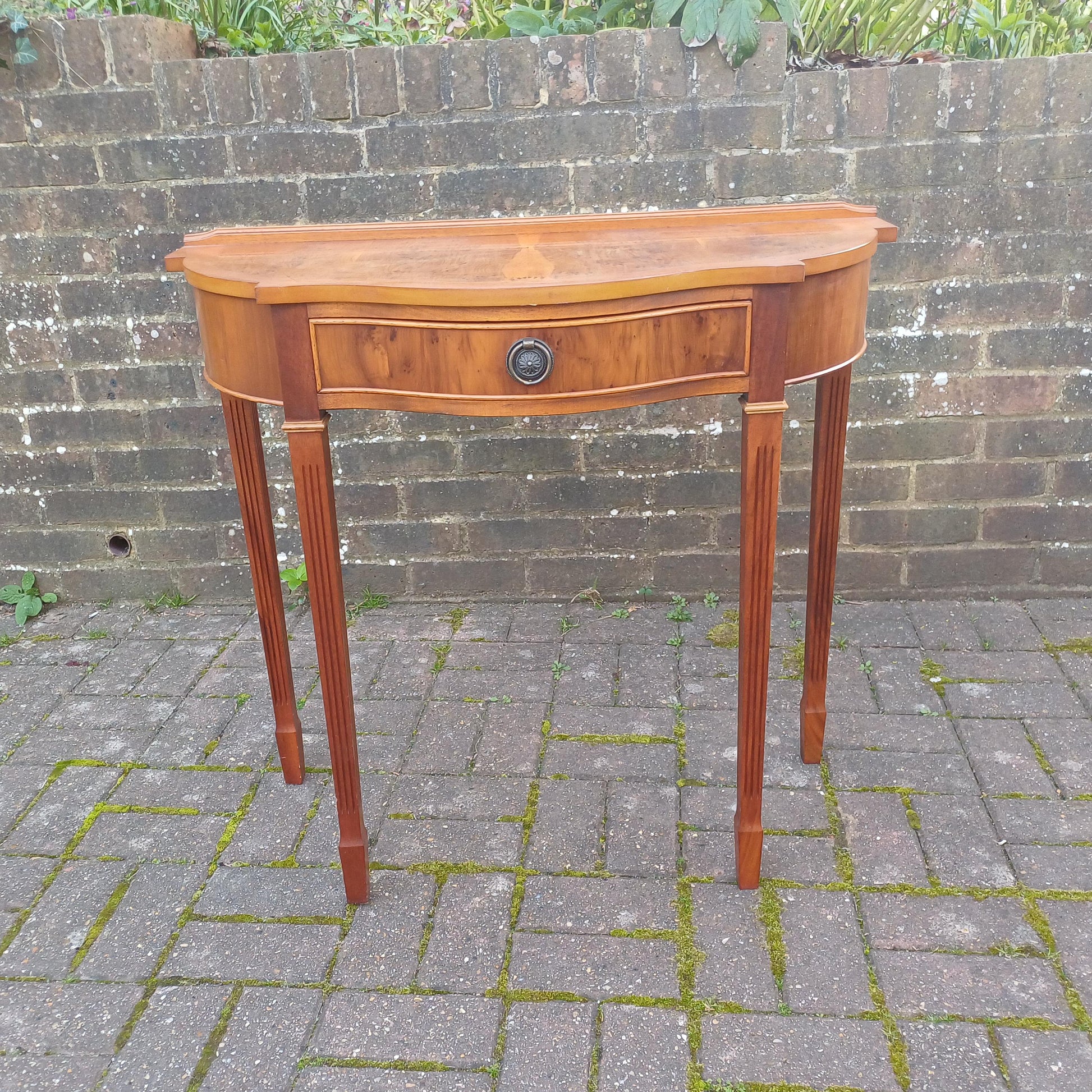 Vintage Burr Yew Wood Bow Front Console Side Dressing Table – Elegant Mid-Late Century Reproduction. FREE HAND Delivery