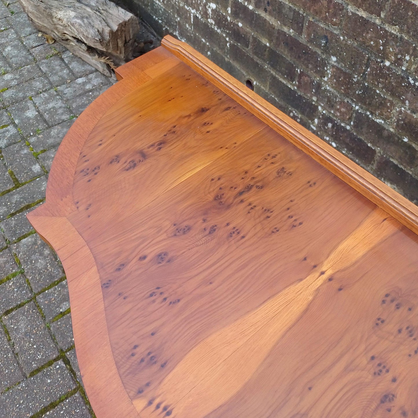 Vintage Burr Yew Wood Bow Front Console Side Dressing Table – Elegant Mid-Late Century Reproduction. FREE HAND Delivery