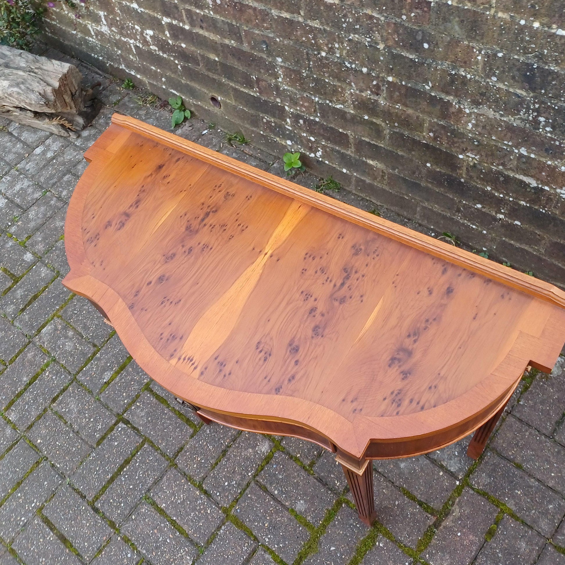 Vintage Burr Yew Wood Bow Front Console Side Dressing Table – Elegant Mid-Late Century Reproduction. FREE HAND Delivery