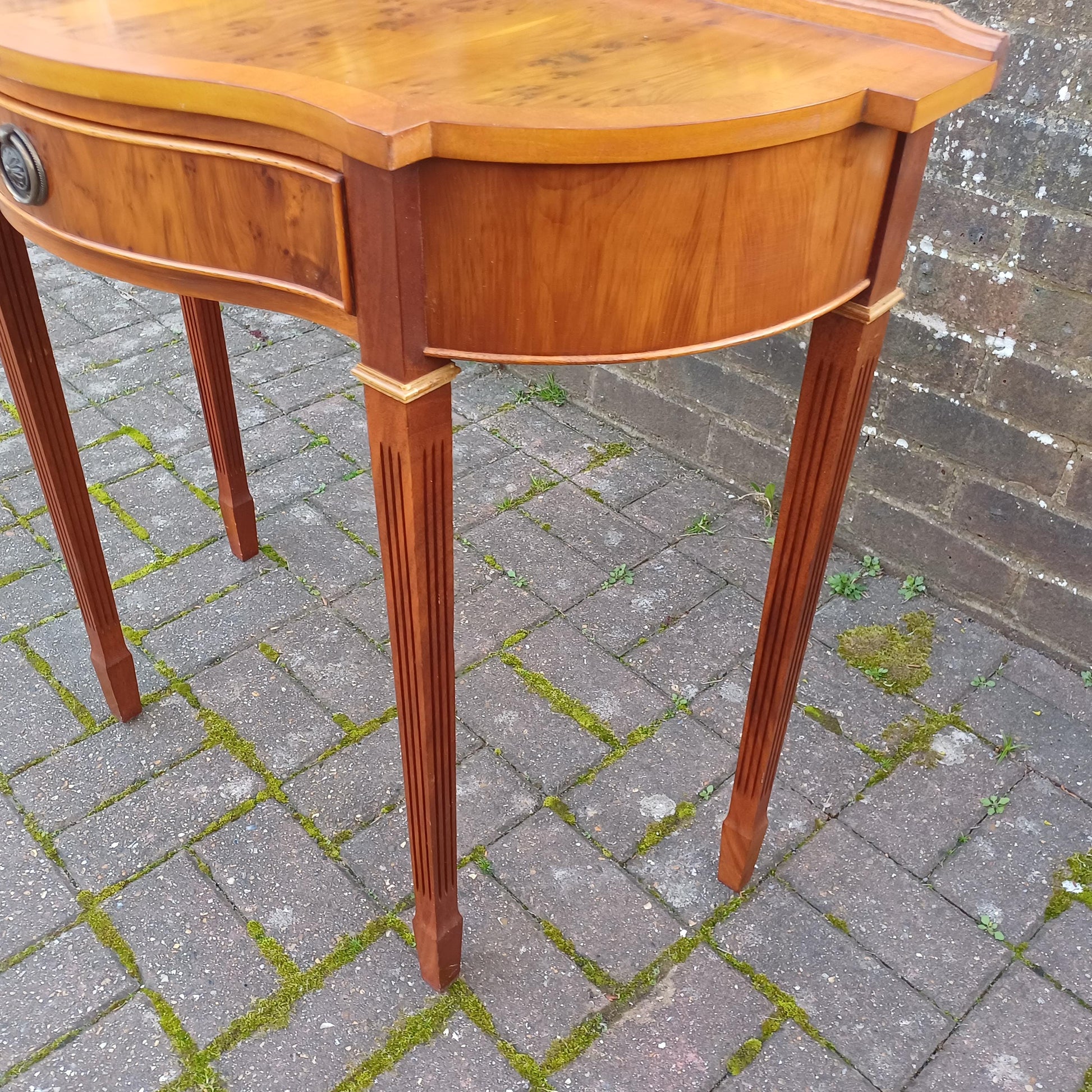 Vintage Burr Yew Wood Bow Front Console Side Dressing Table – Elegant Mid-Late Century Reproduction. FREE HAND Delivery