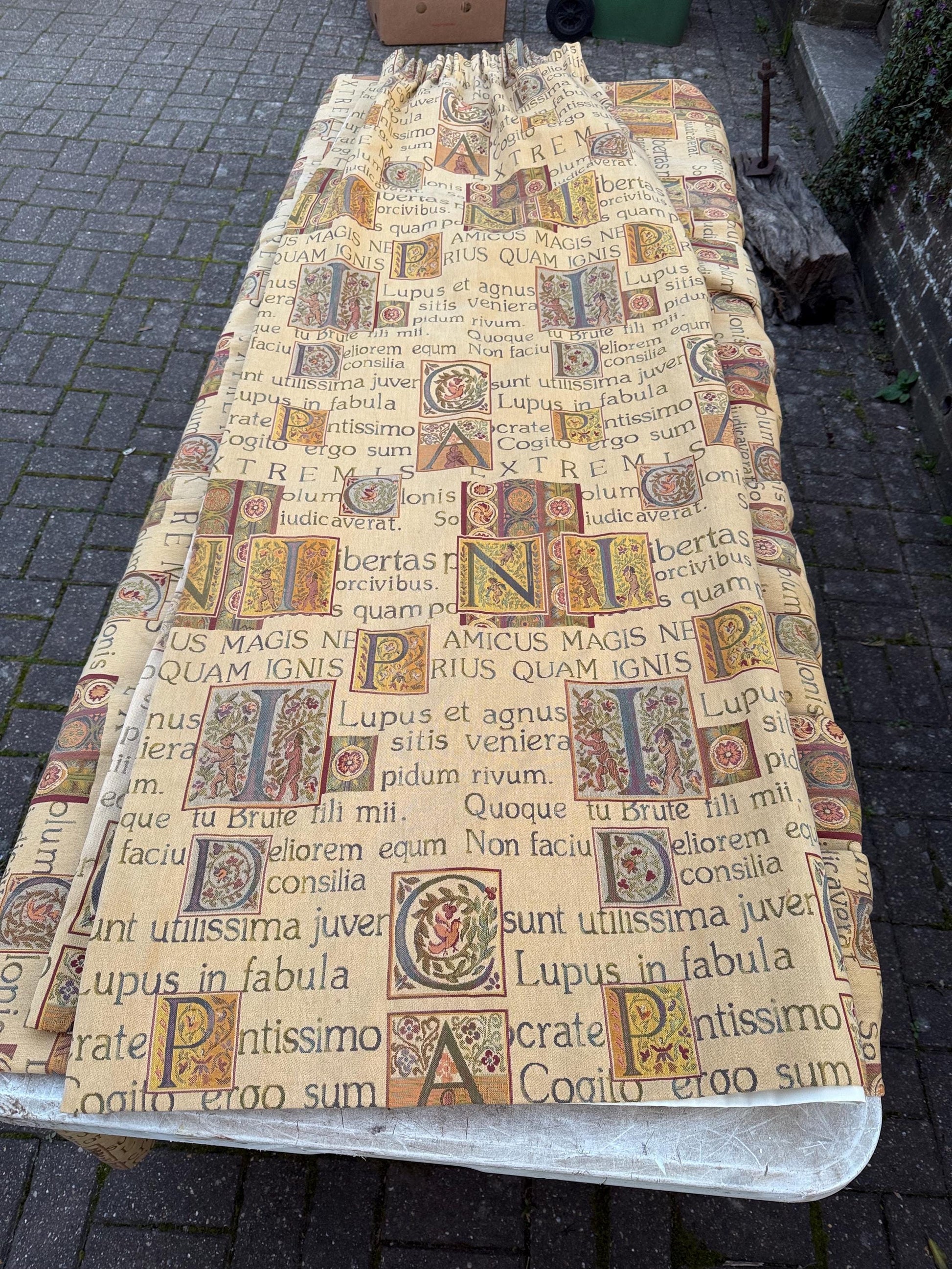 Superb vintage curtains (3 pairs, 6 drops) in quality Latin script fabric, lined and pencil pleats - 178cm drop, 125cm width per drop