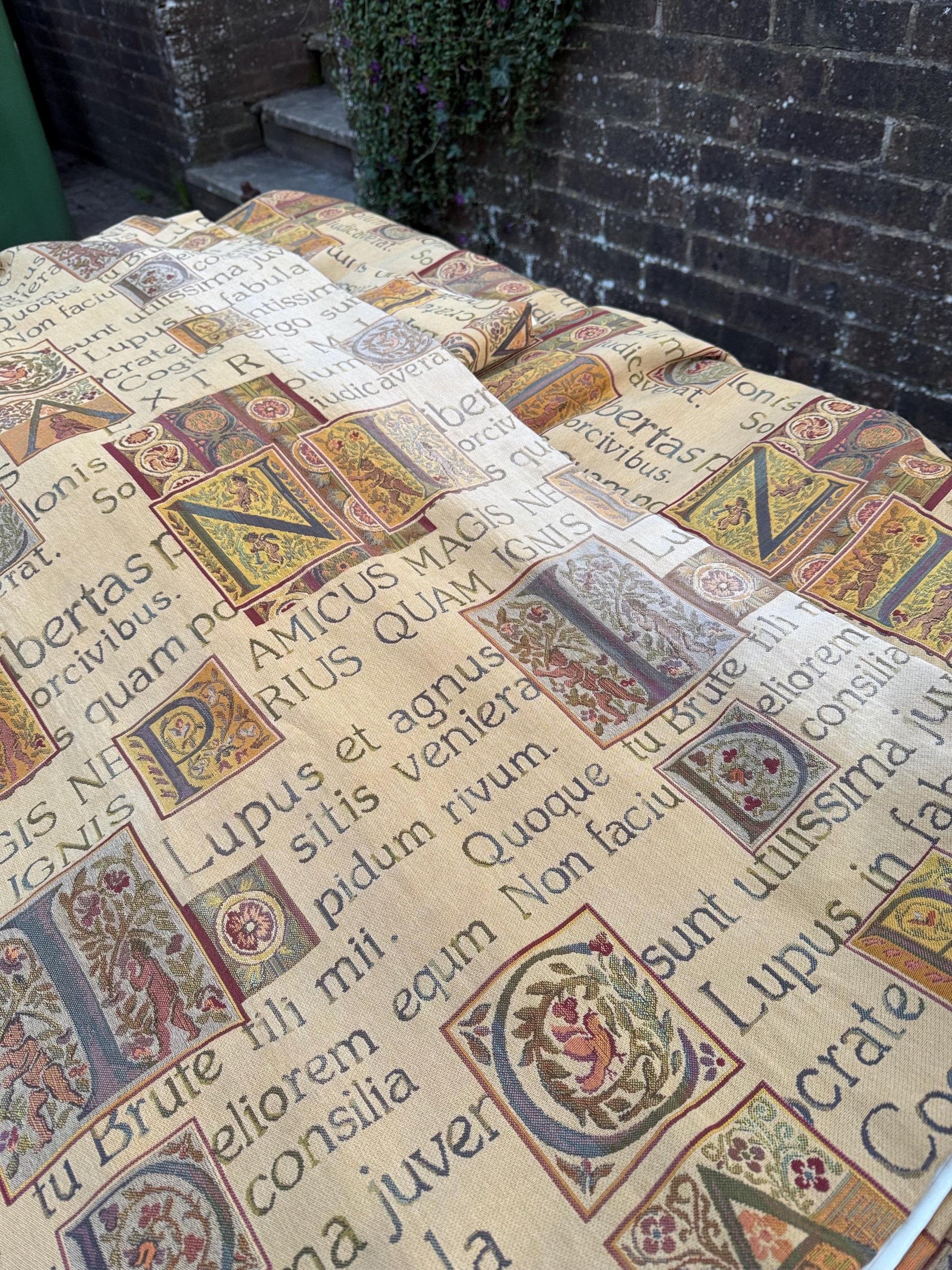 Superb vintage curtains (3 pairs, 6 drops) in quality Latin script fabric, lined and pencil pleats - 178cm drop, 125cm width per drop