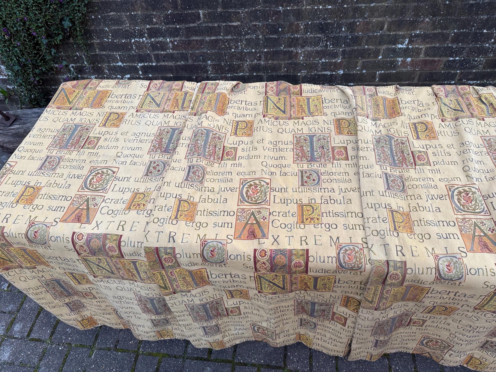 Superb vintage curtains (3 pairs, 6 drops) in quality Latin script fabric, lined and pencil pleats - 178cm drop, 125cm width per drop