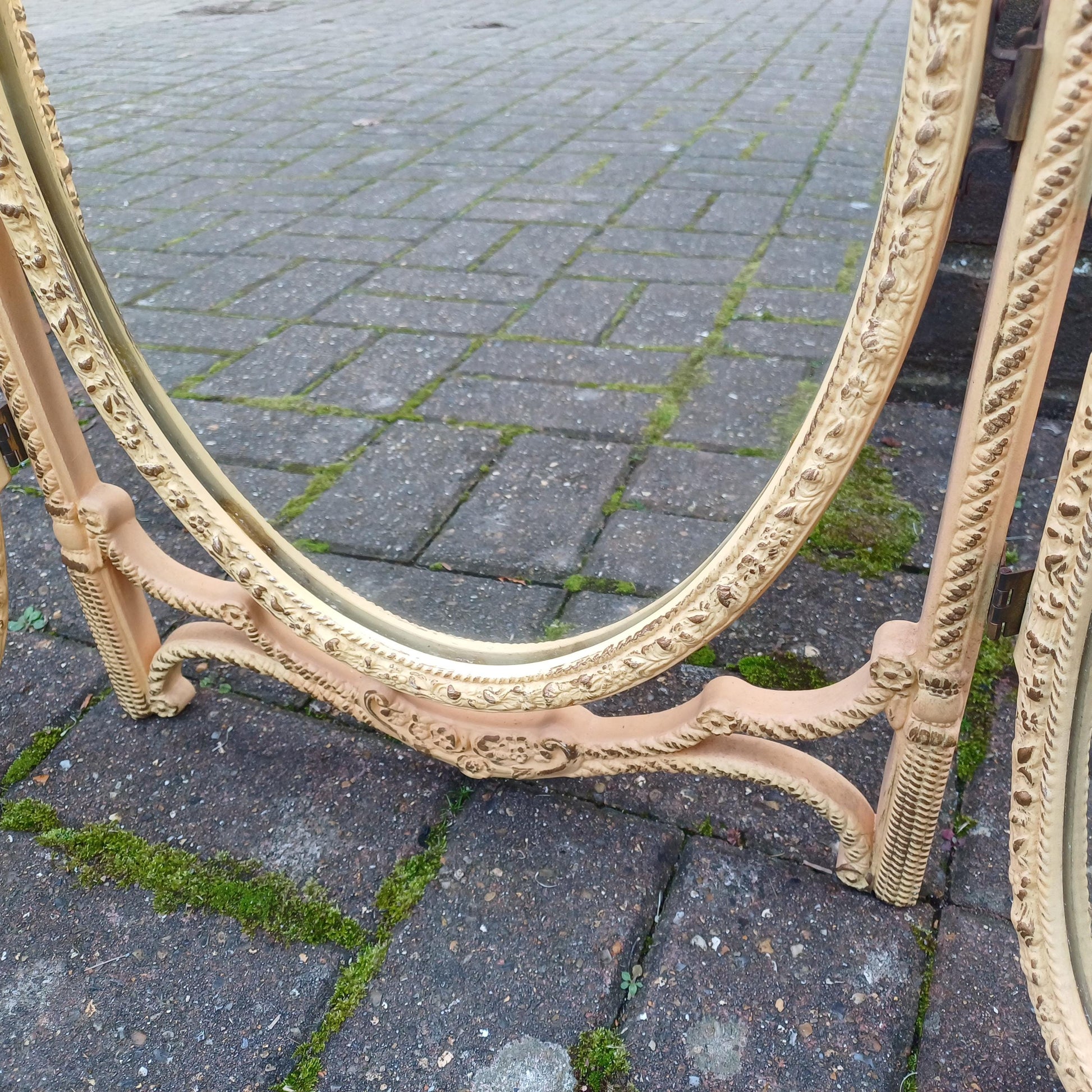 Classic Vintage Retro Kitsch Tri-Fold Composite Plastic Victorian Style Dressing Table Mirror – Dark Cream with Gold Highlights