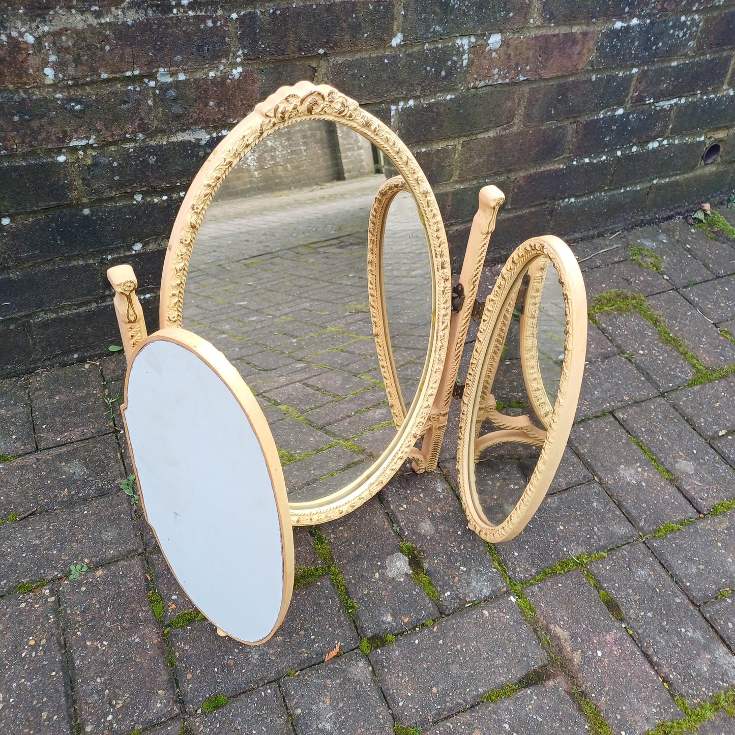 Classic Vintage Retro Kitsch Tri-Fold Composite Plastic Victorian Style Dressing Table Mirror – Dark Cream with Gold Highlights