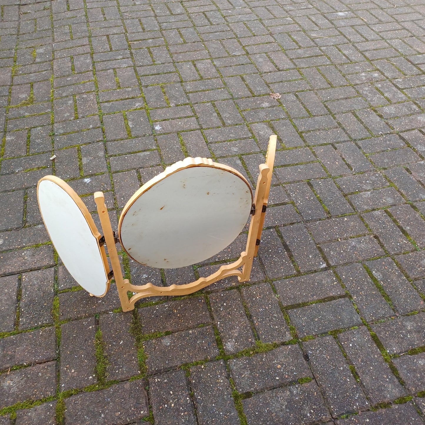 Classic Vintage Retro Kitsch Tri-Fold Composite Plastic Victorian Style Dressing Table Mirror – Dark Cream with Gold Highlights