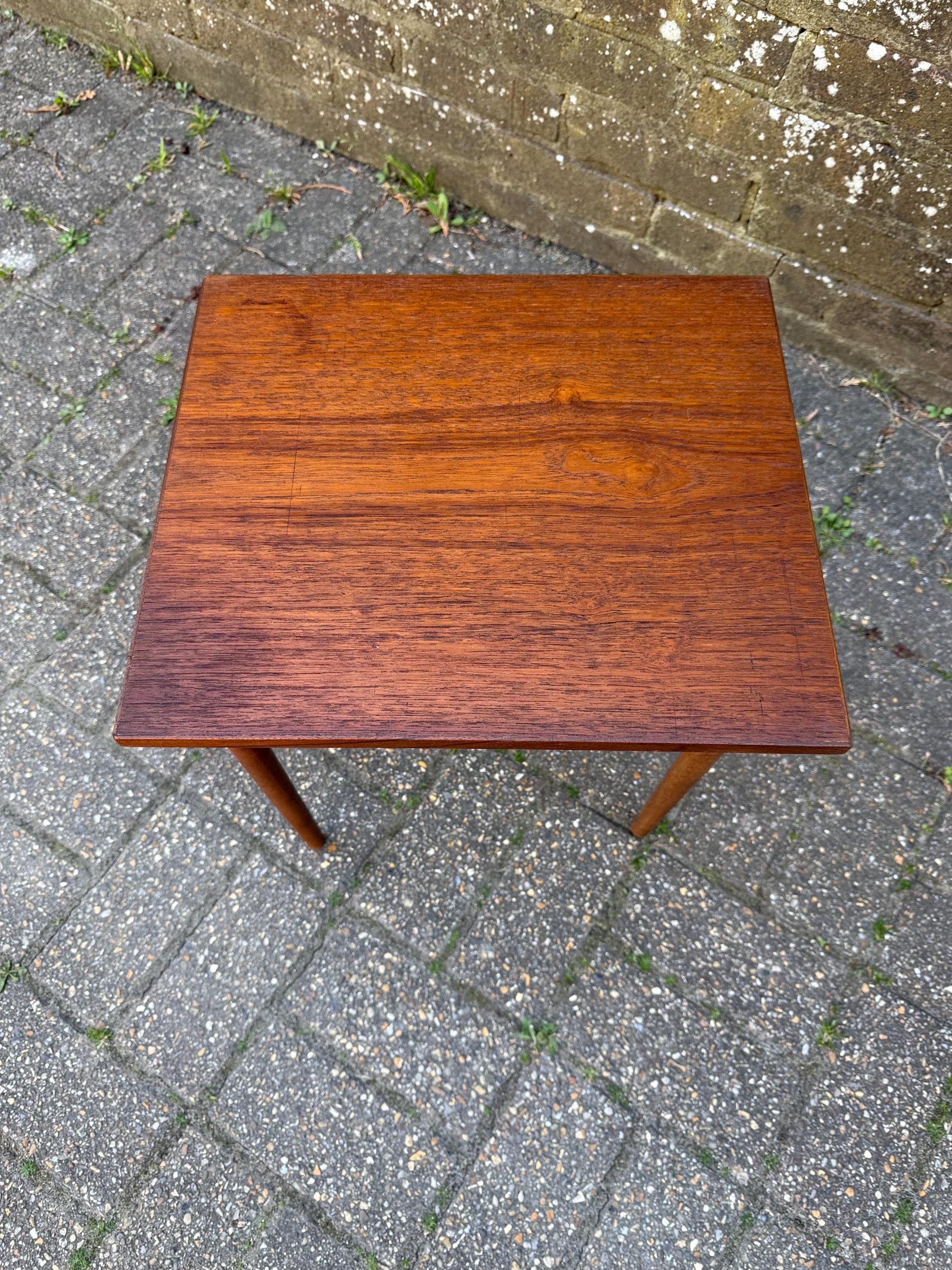 Small retro table - tapered legs, classic lines - plant stand, coffee table, lamp table, vintage retro table 38.5cm x 39cm x 34cm
