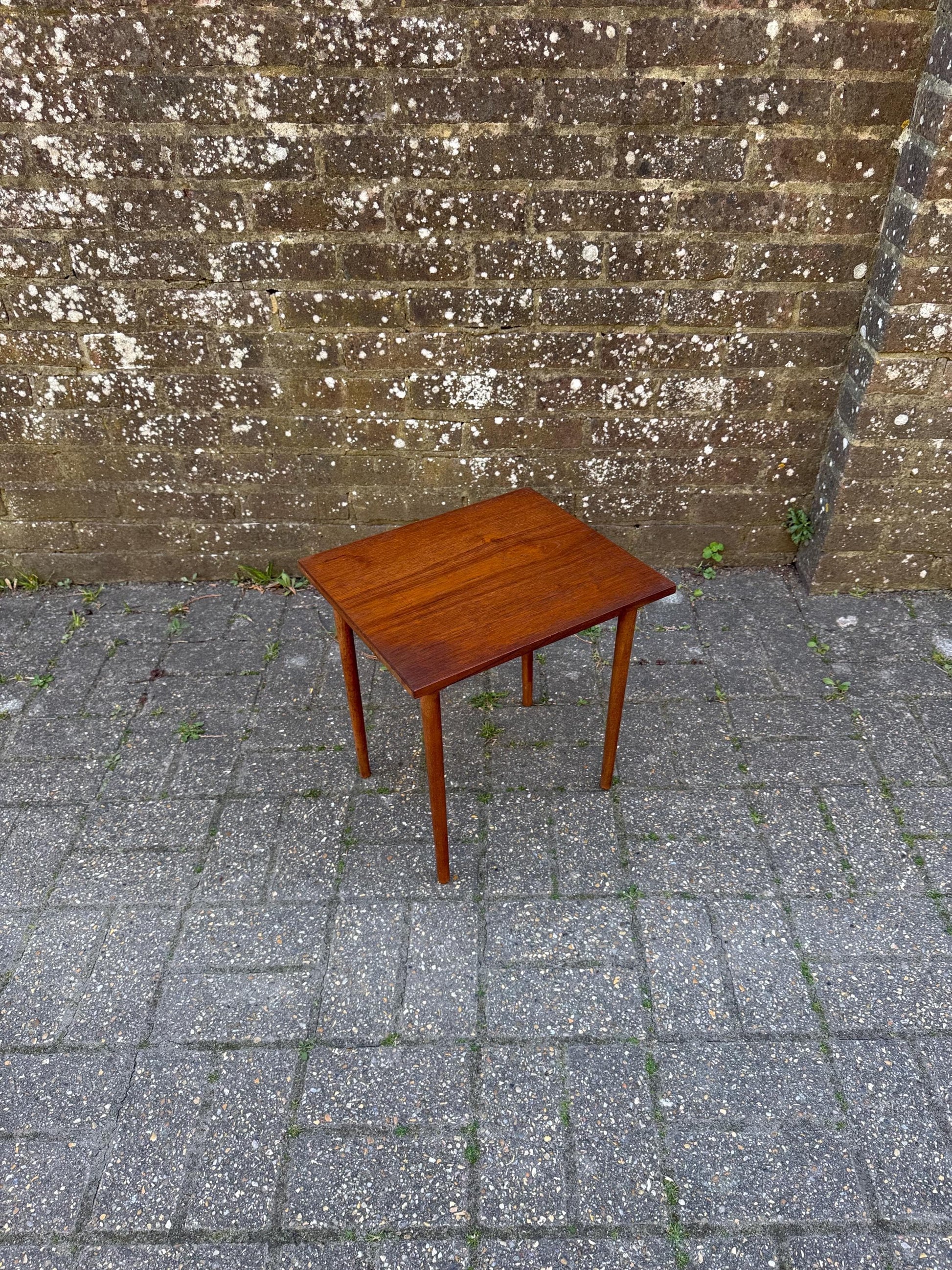 Small retro table - tapered legs, classic lines - plant stand, coffee table, lamp table, vintage retro table 38.5cm x 39cm x 34cm
