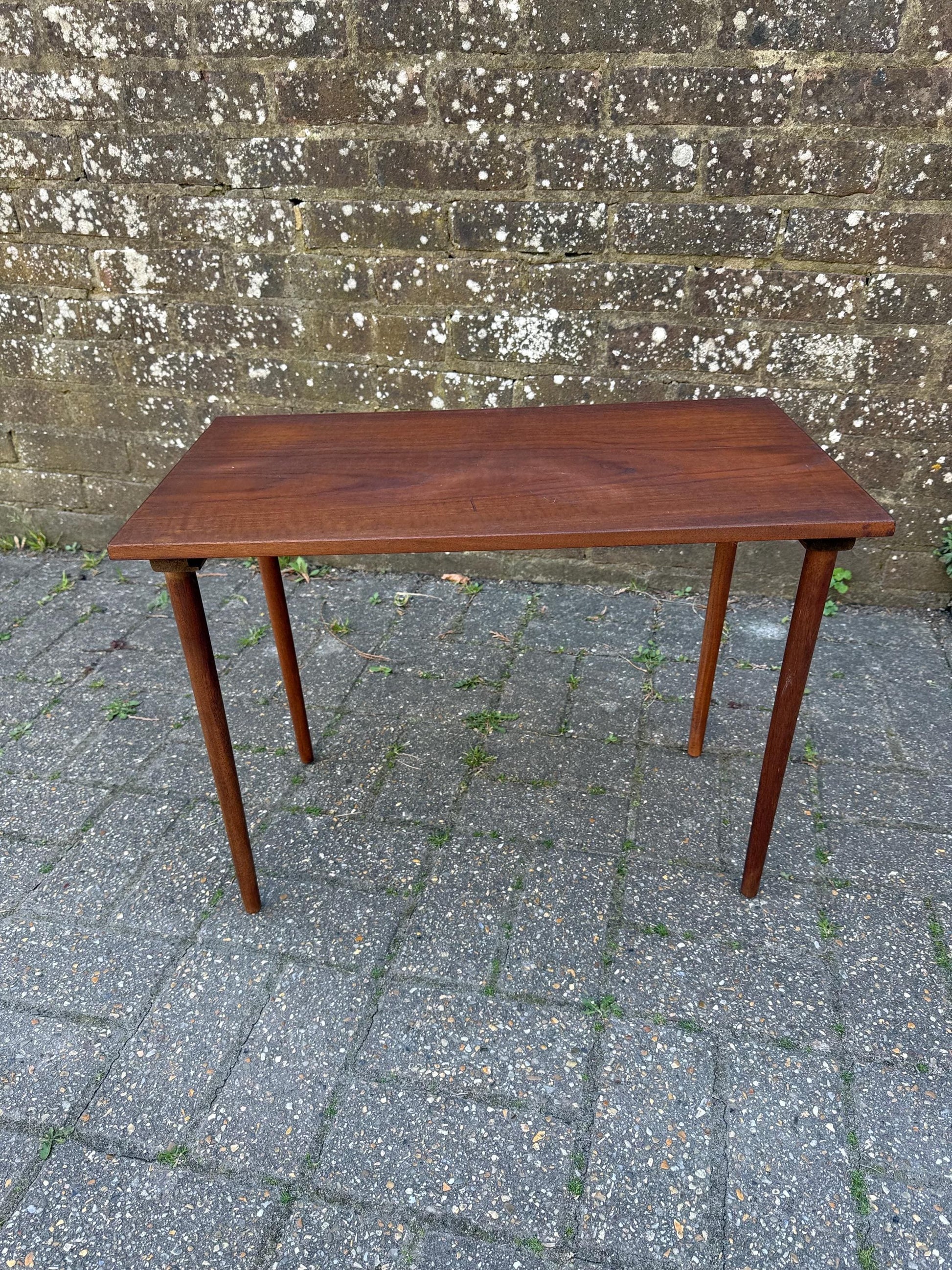 Vintage retro wooden table with tapered legs and lovely wooden surface; plant stand, lamp table, end table (59cm x 43cm x 34cm)