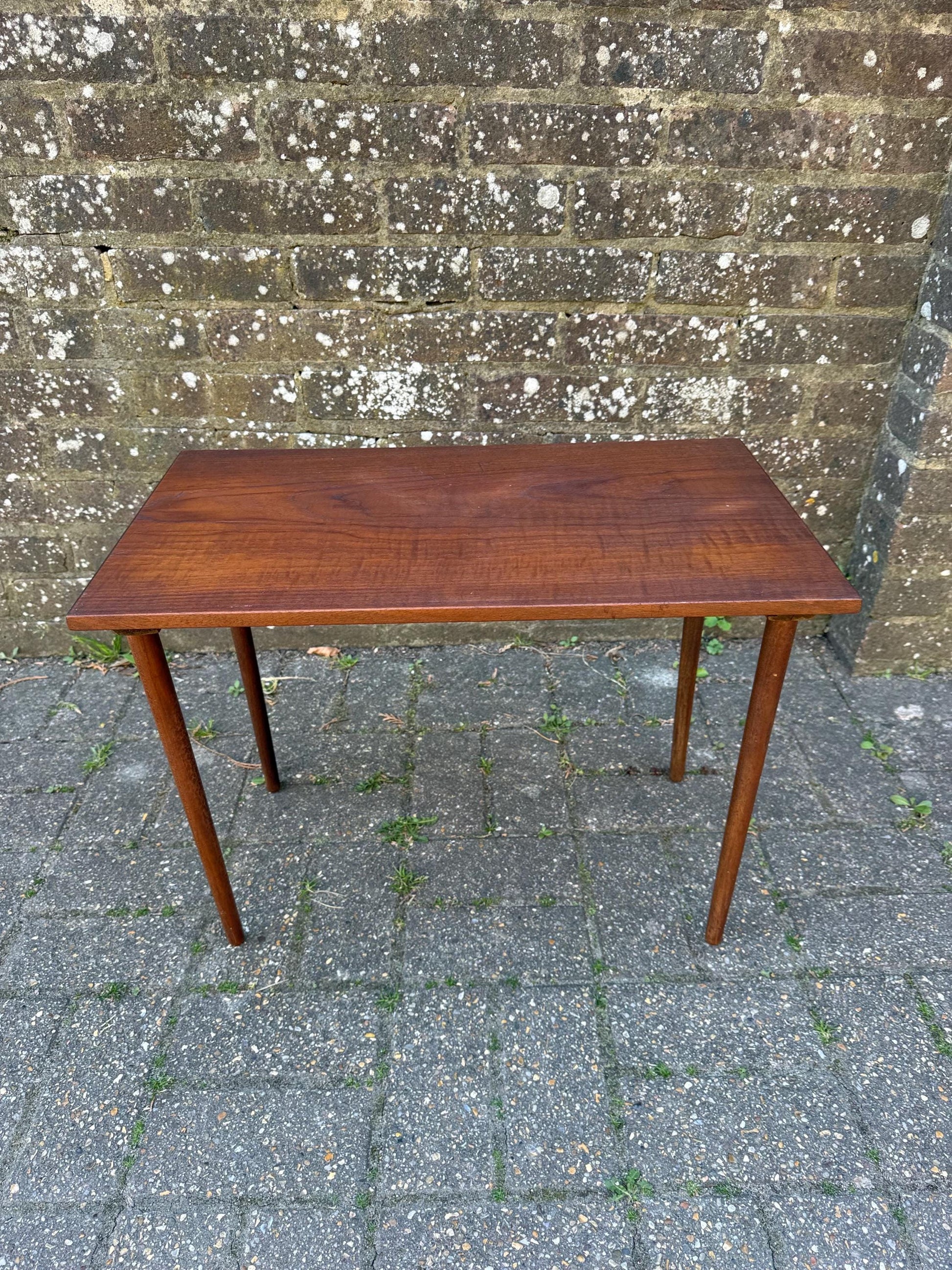 Vintage retro wooden table with tapered legs and lovely wooden surface; plant stand, lamp table, end table (59cm x 43cm x 34cm)