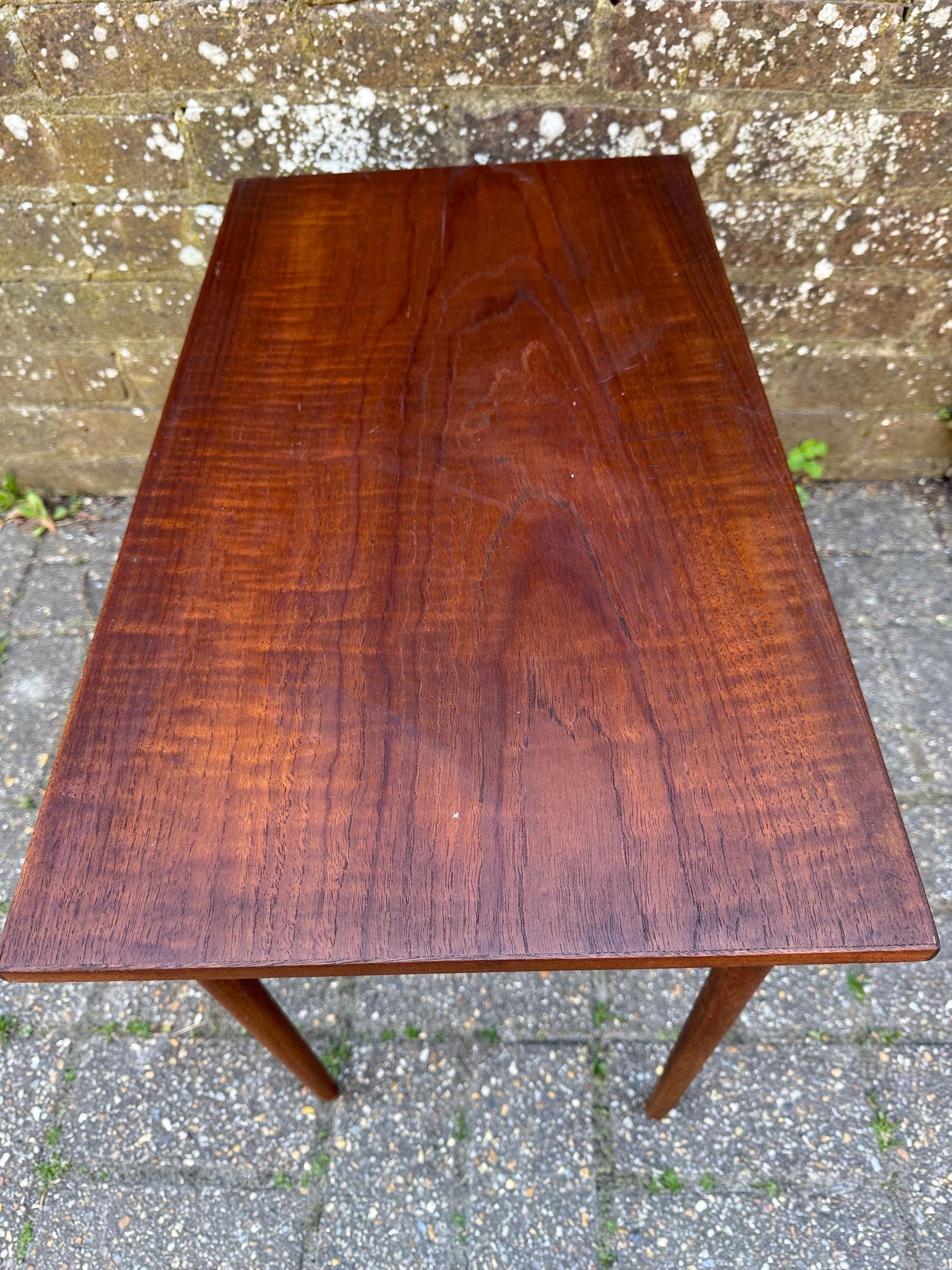 Vintage retro wooden table with tapered legs and lovely wooden surface; plant stand, lamp table, end table (59cm x 43cm x 34cm)