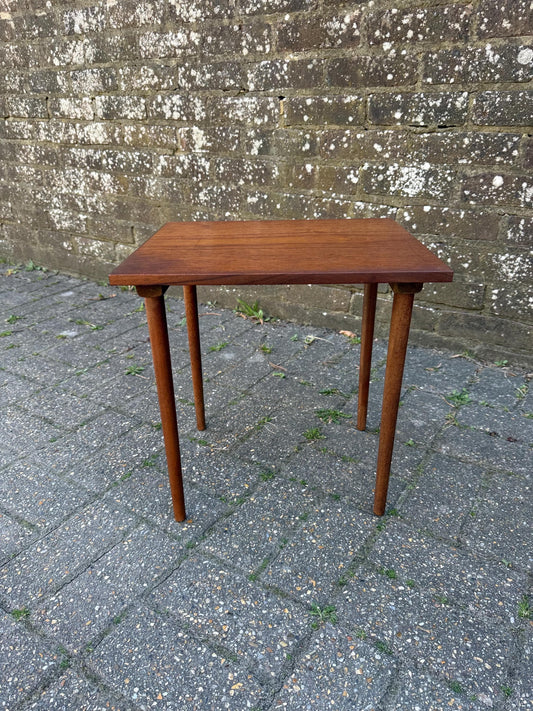 Small retro table - tapered legs, classic lines - plant stand, coffee table, lamp table, vintage retro table 38.5cm x 39cm x 34cm