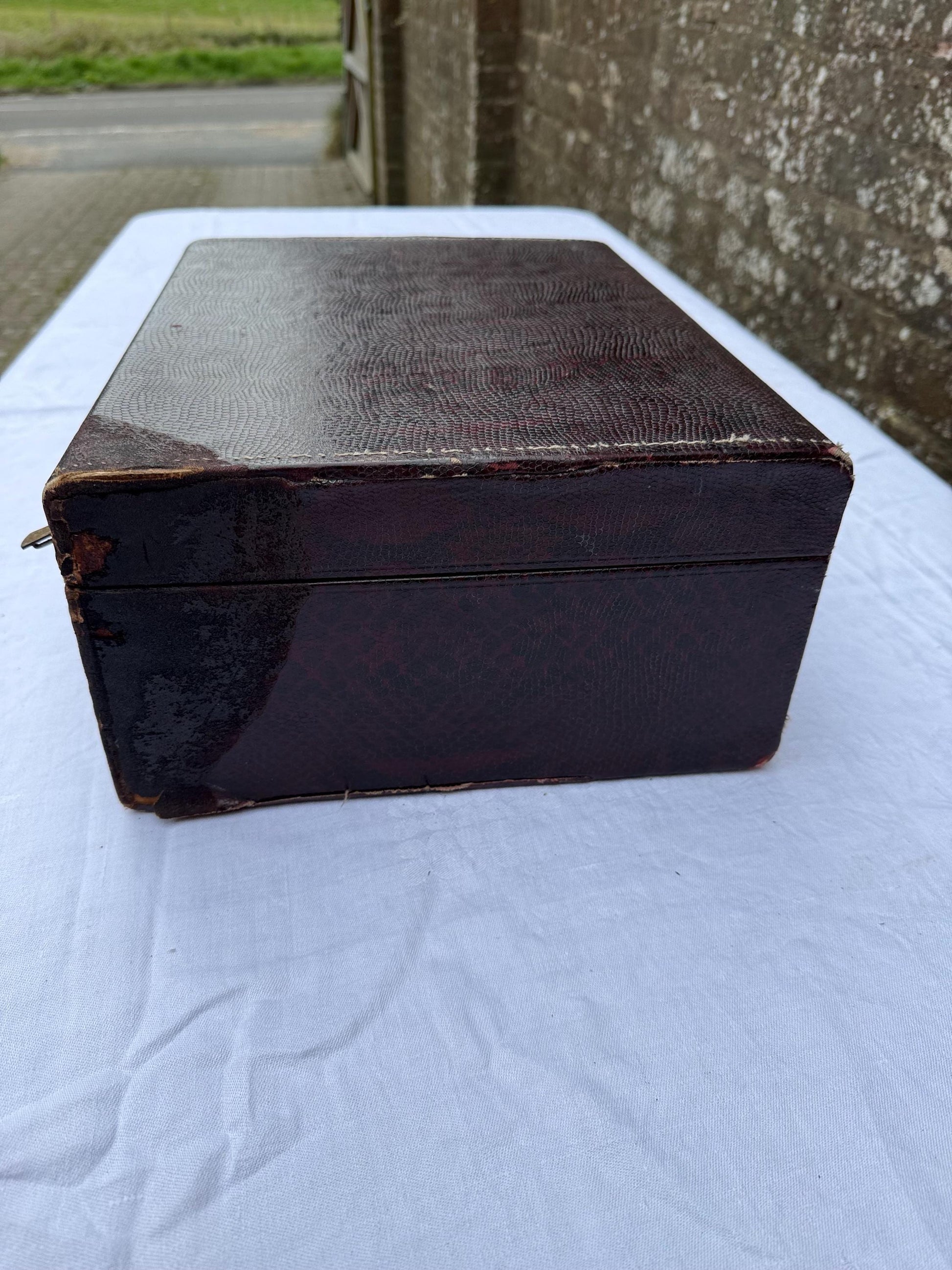 1930s vanity case, small suitcase, vintage vanity case, make up box, dressing case - vintage storage, leather case