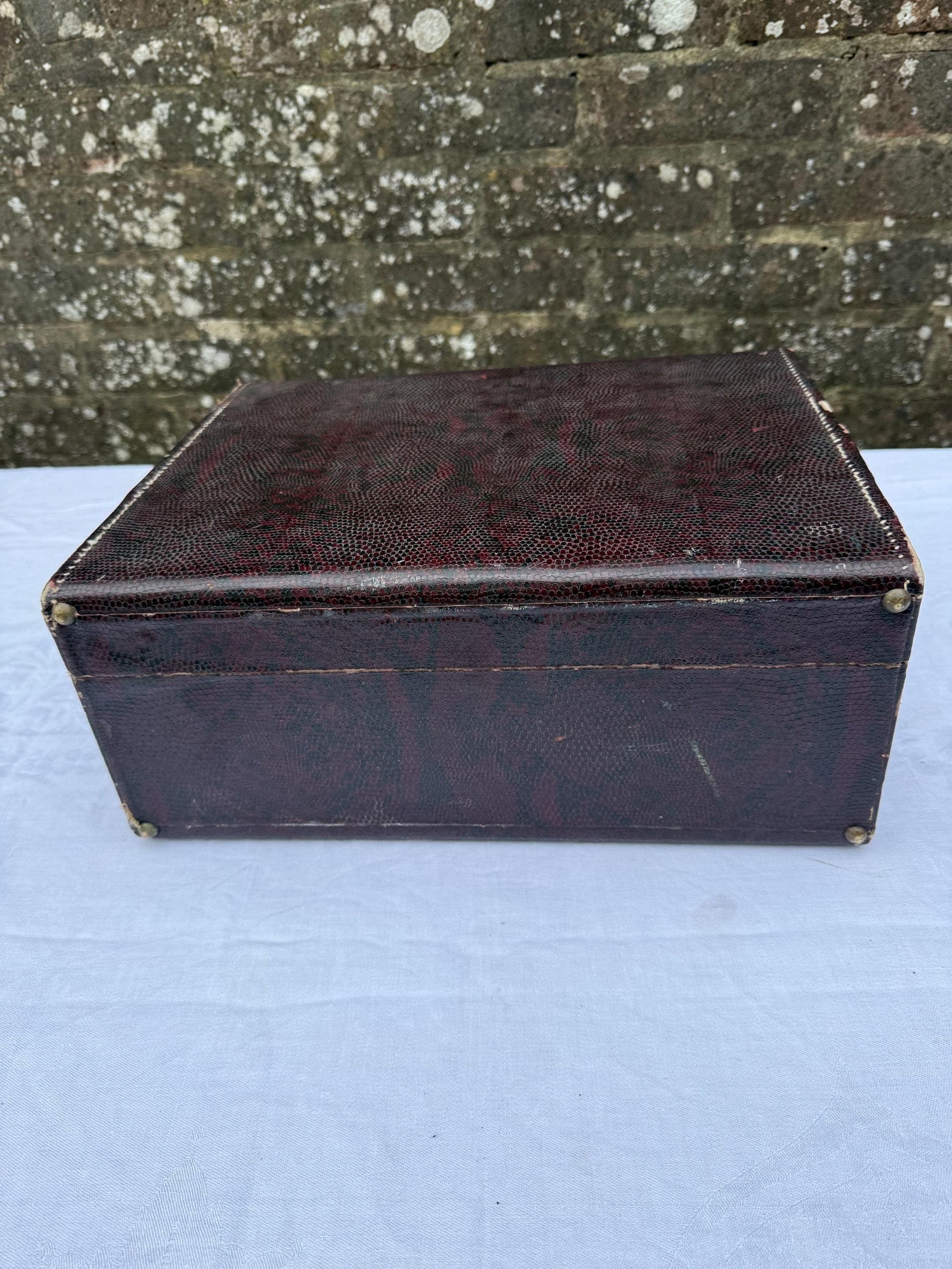 1930s vanity case, small suitcase, vintage vanity case, make up box, dressing case - vintage storage, leather case