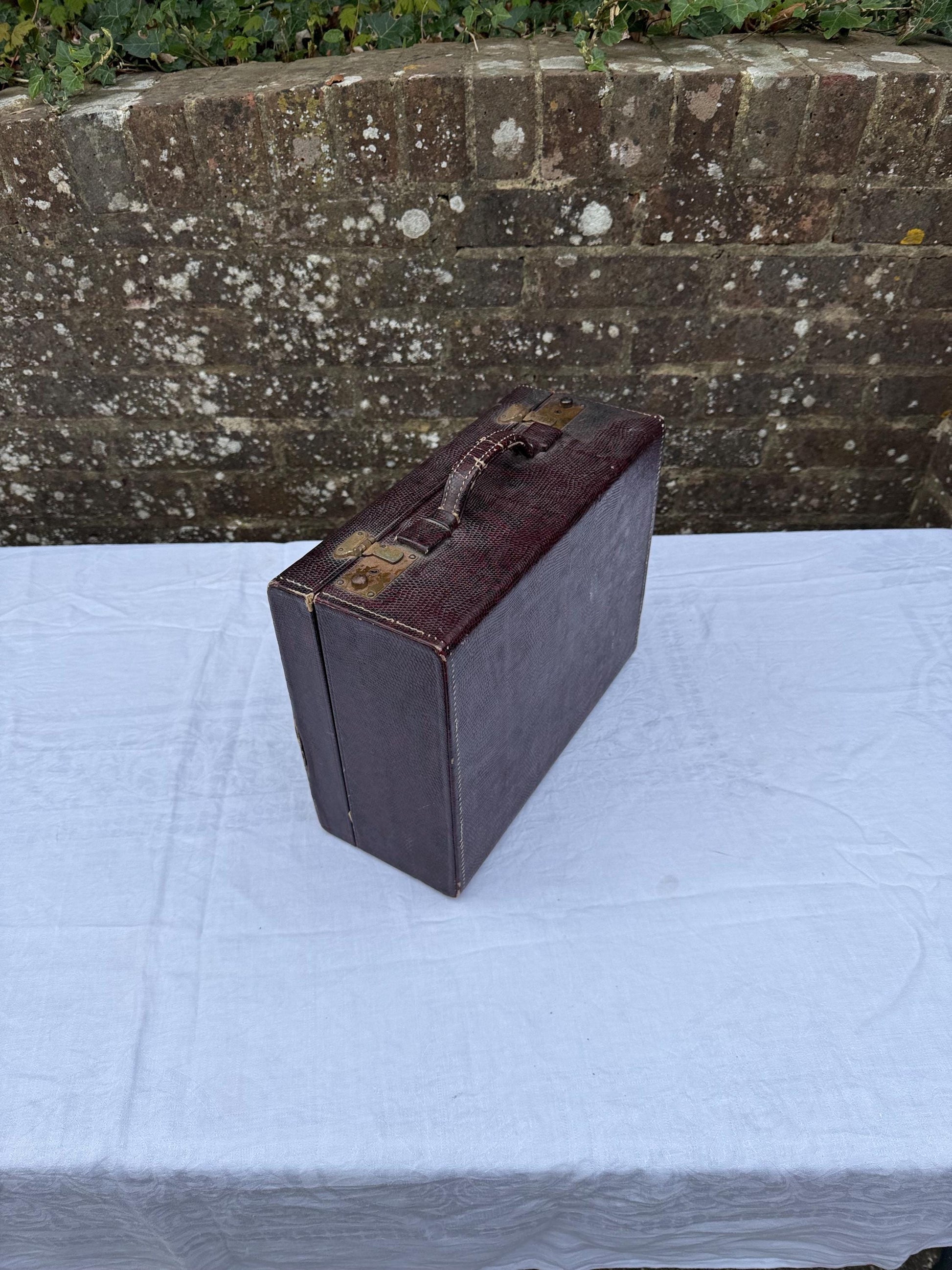 1930s vanity case, small suitcase, vintage vanity case, make up box, dressing case - vintage storage, leather case
