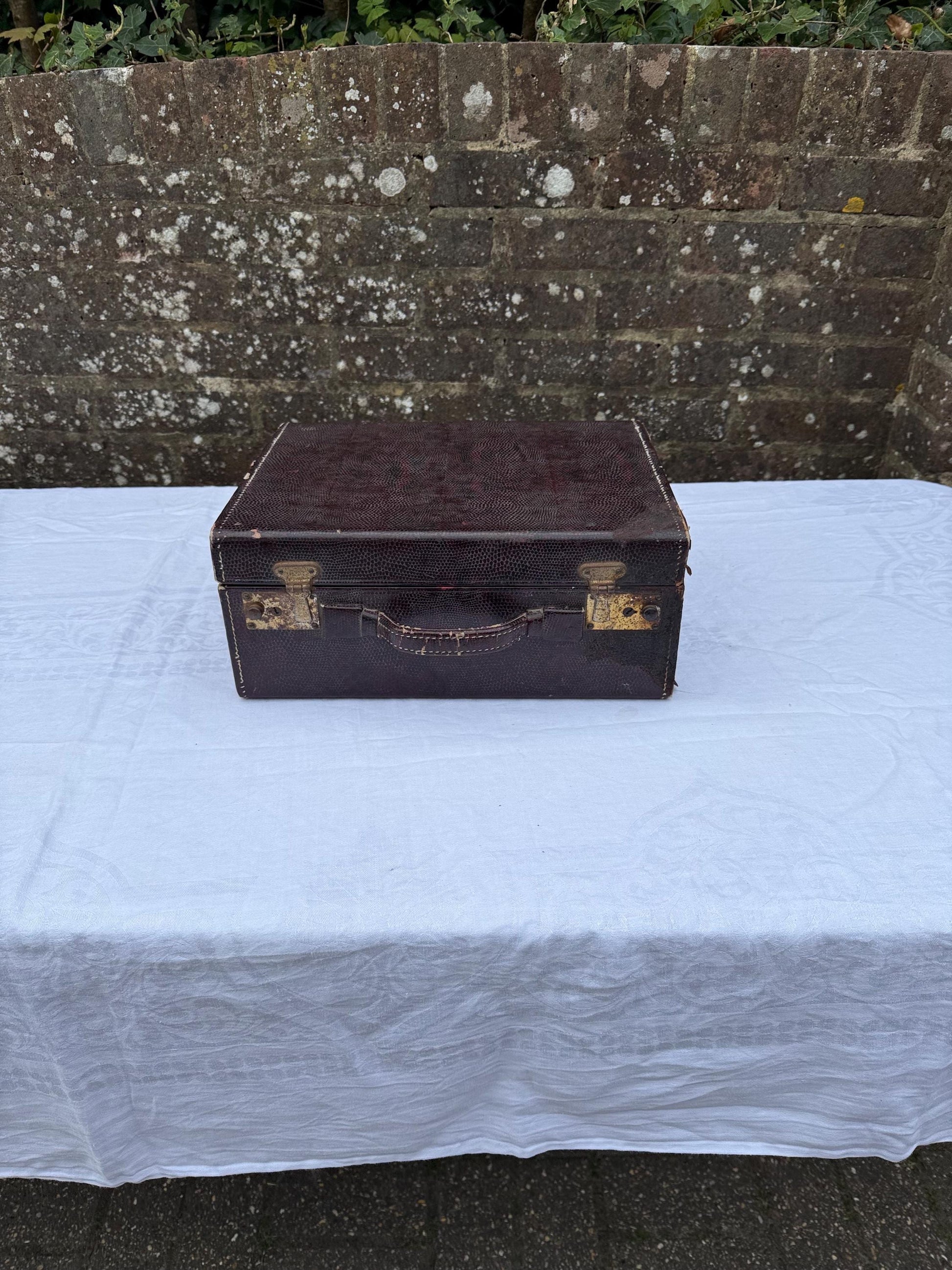1930s vanity case, small suitcase, vintage vanity case, make up box, dressing case - vintage storage, leather case