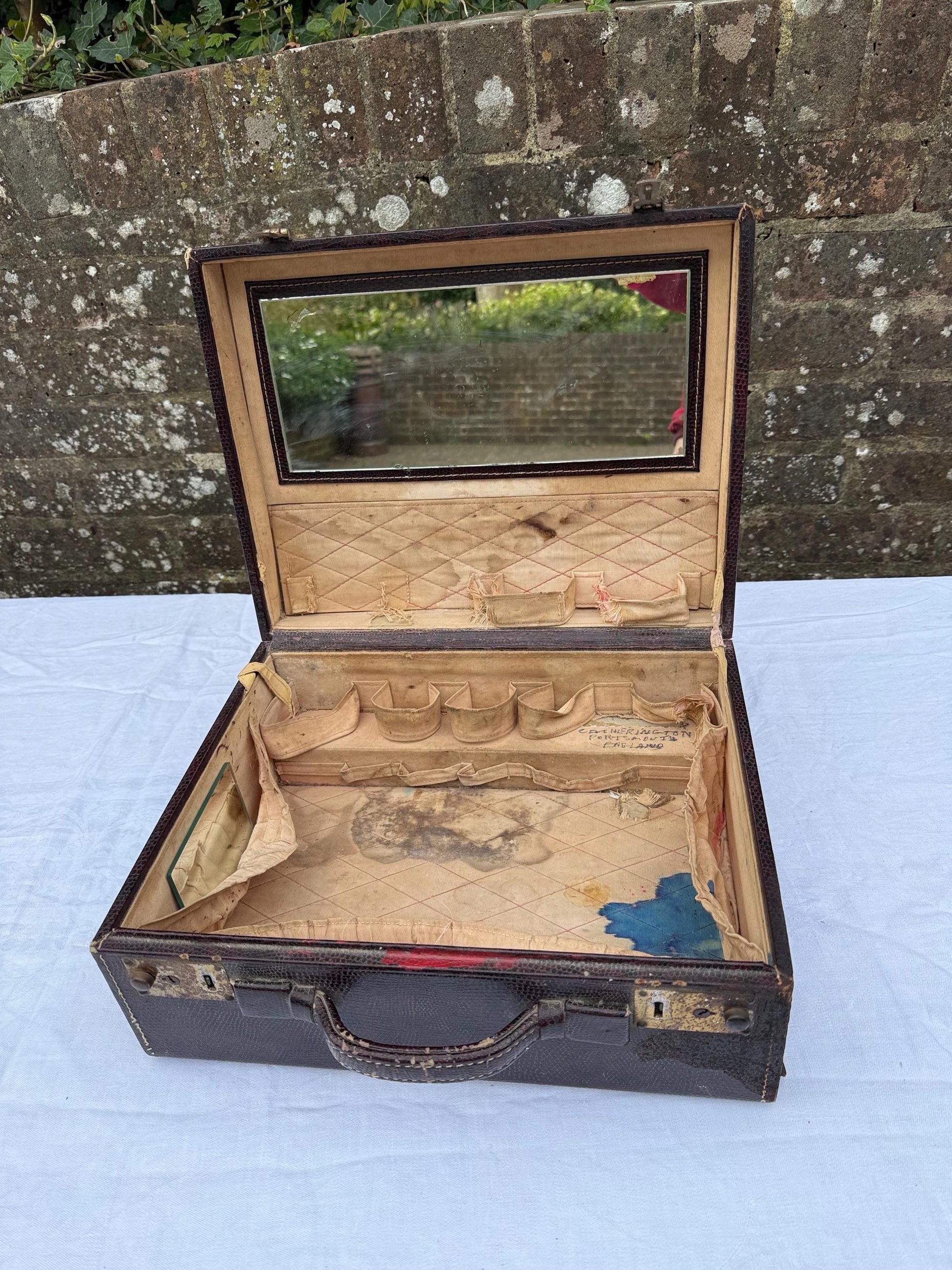 1930s vanity case, small suitcase, vintage vanity case, make up box, dressing case - vintage storage, leather case