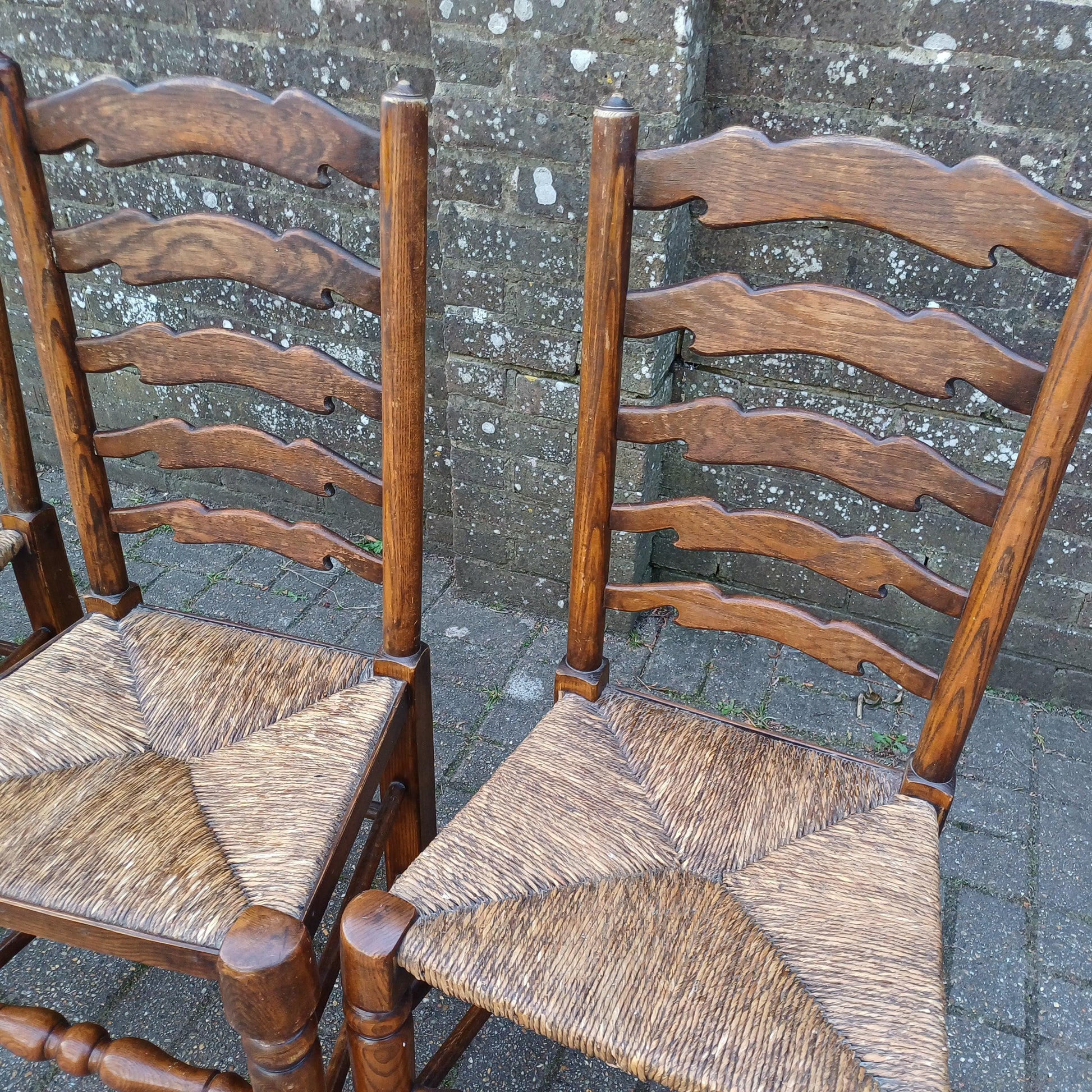 Set of 4 Vintage Elm Ladder Back Rush Seated Chairs Country Farmhouse Style FREE HAND Delivery